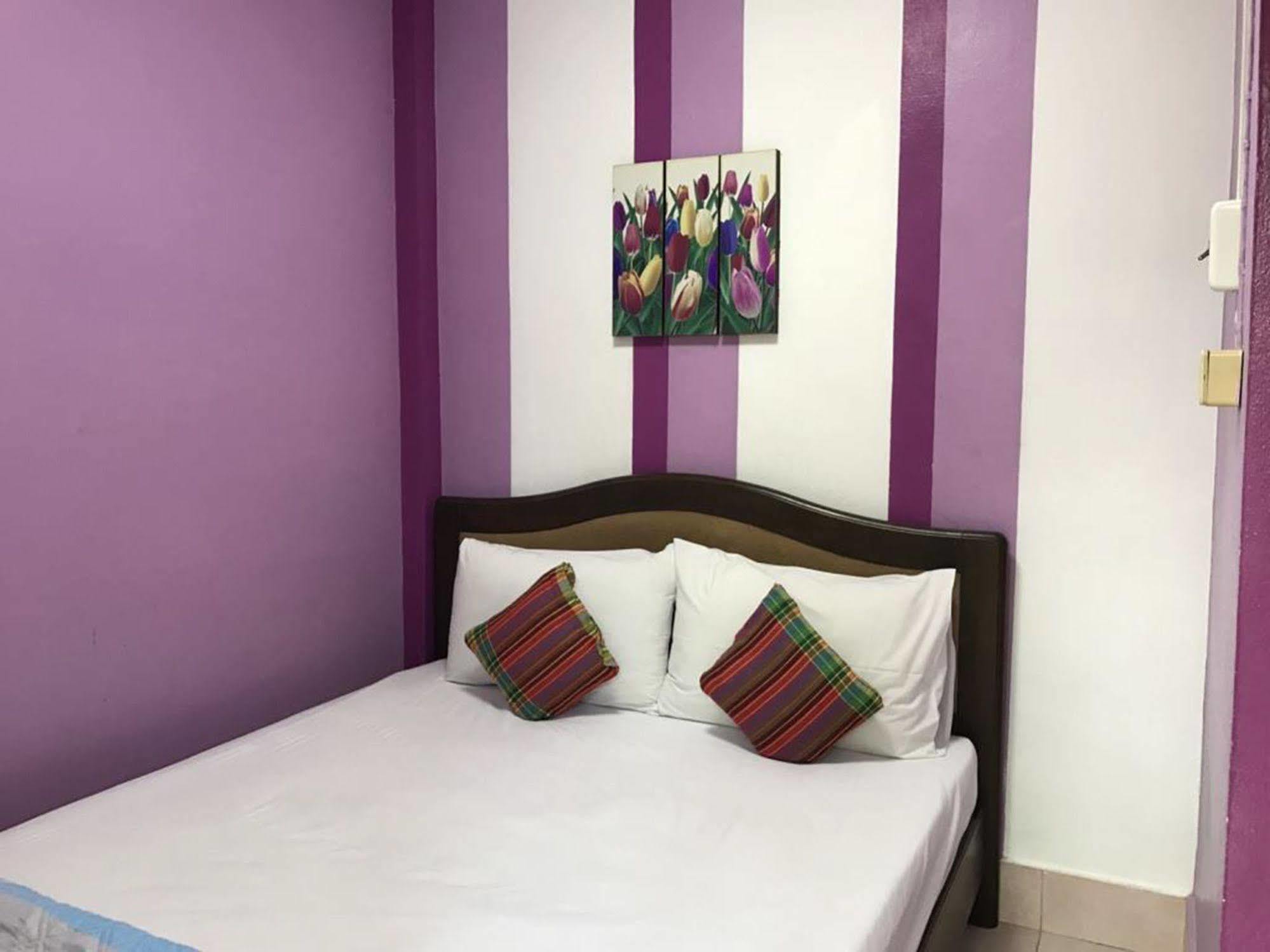 Oyo 75304 Riverside Hotel
