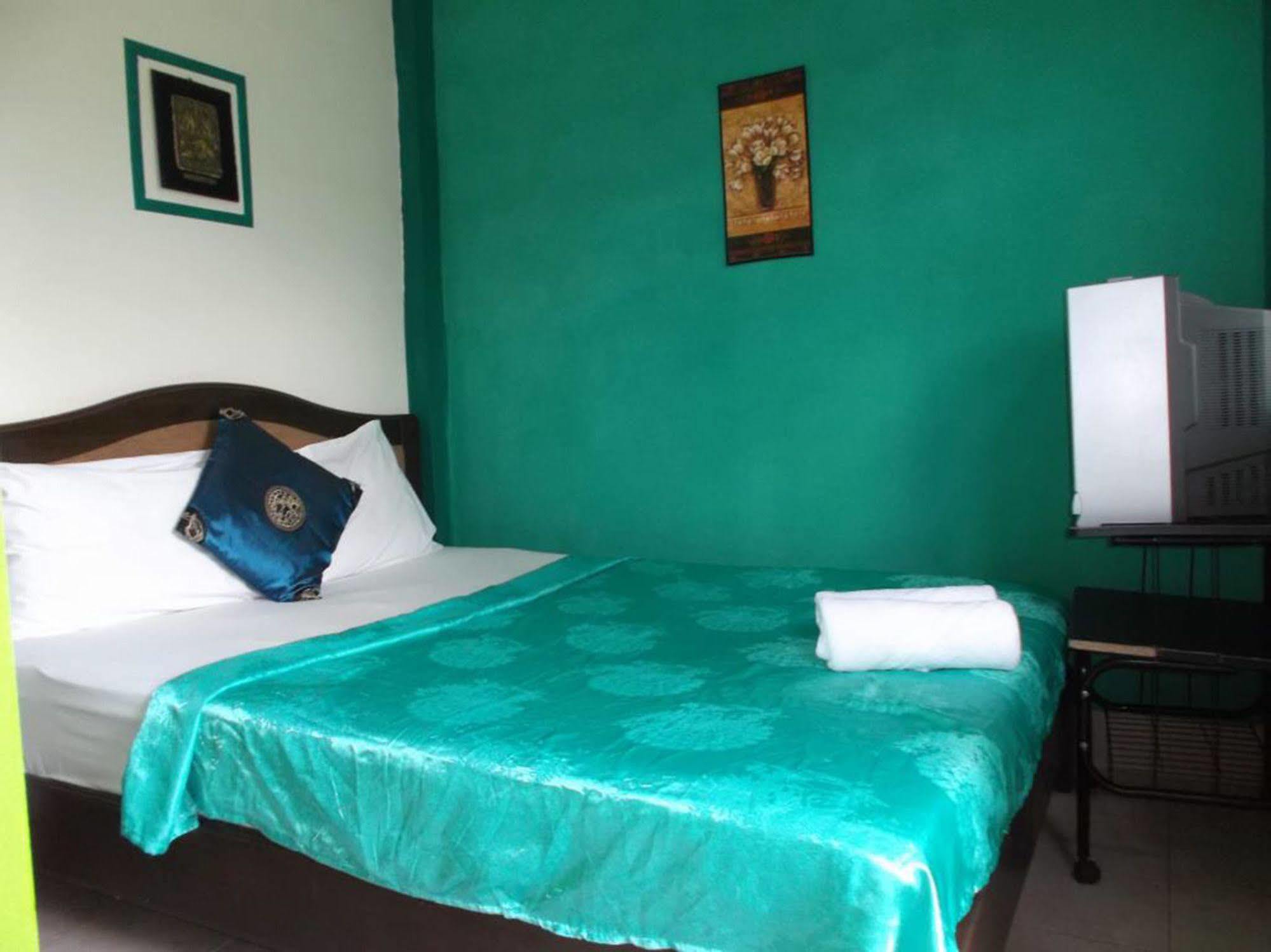 Oyo 75304 Riverside Hotel 3*