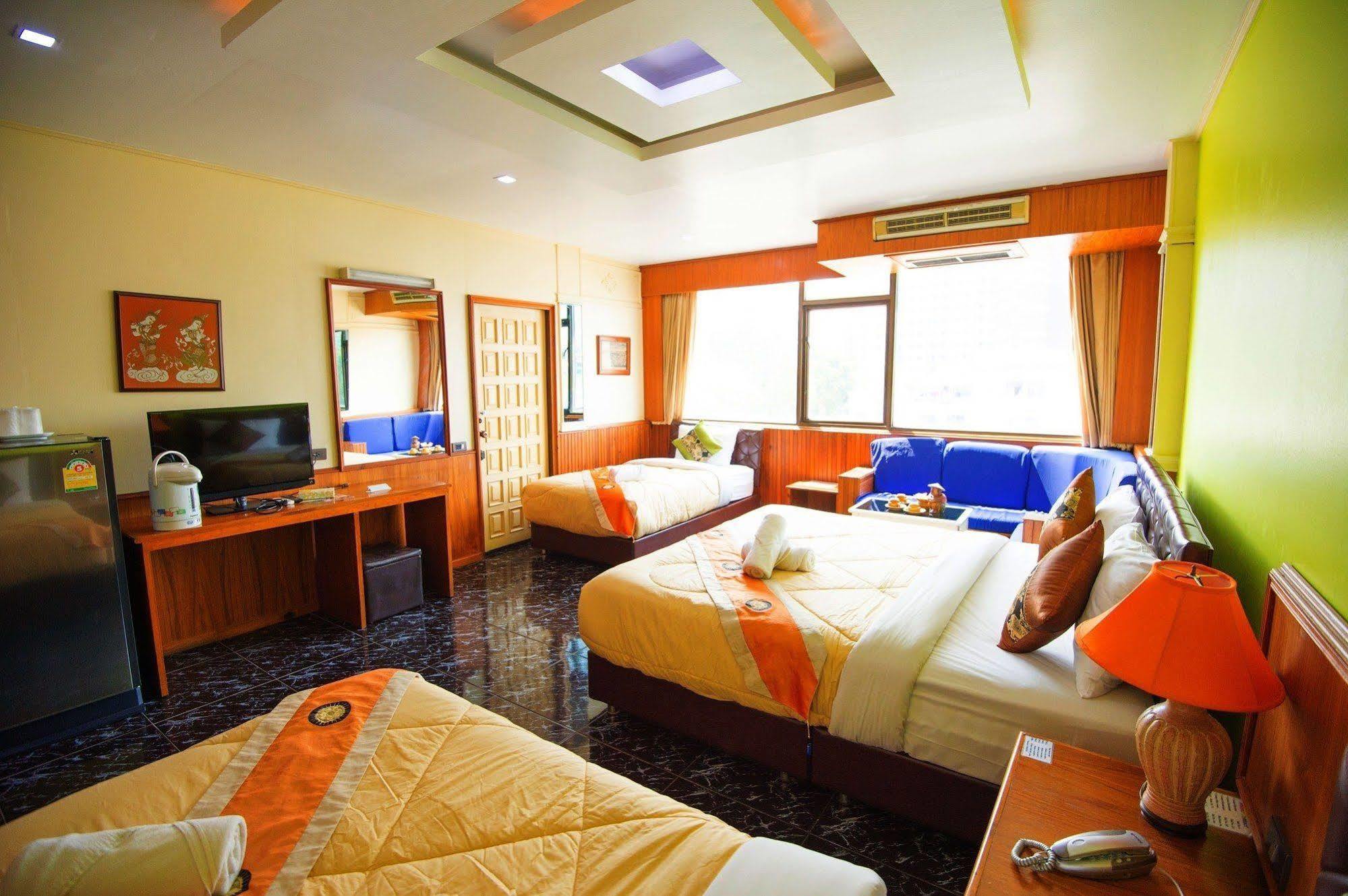 Mr. Mac's Hotel 2*