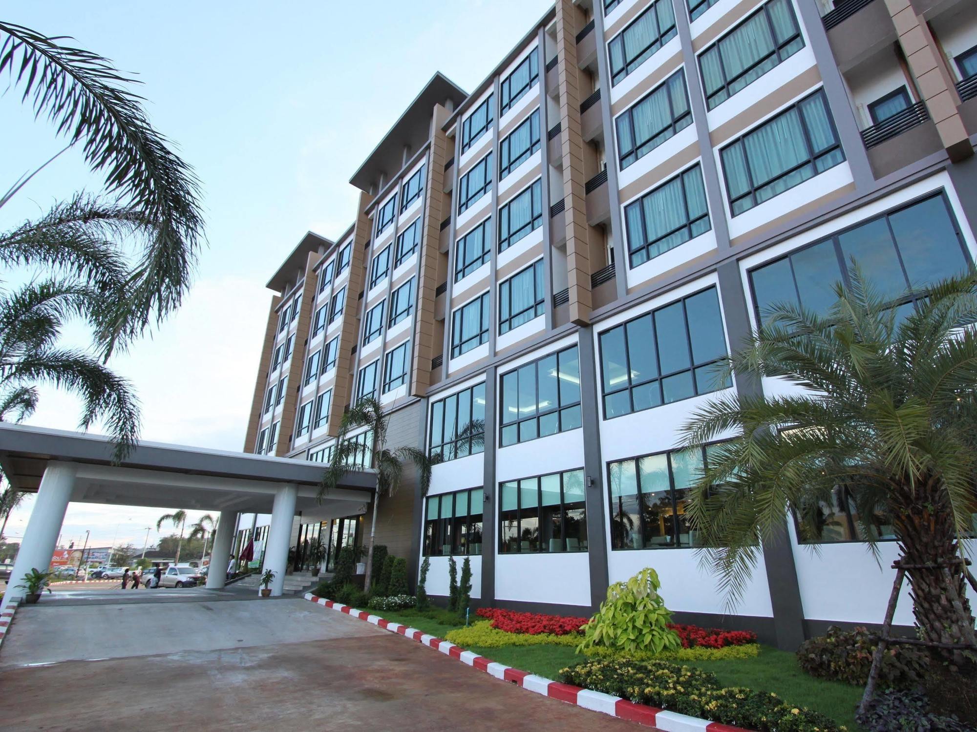 S Tara Grand Hotel 3*