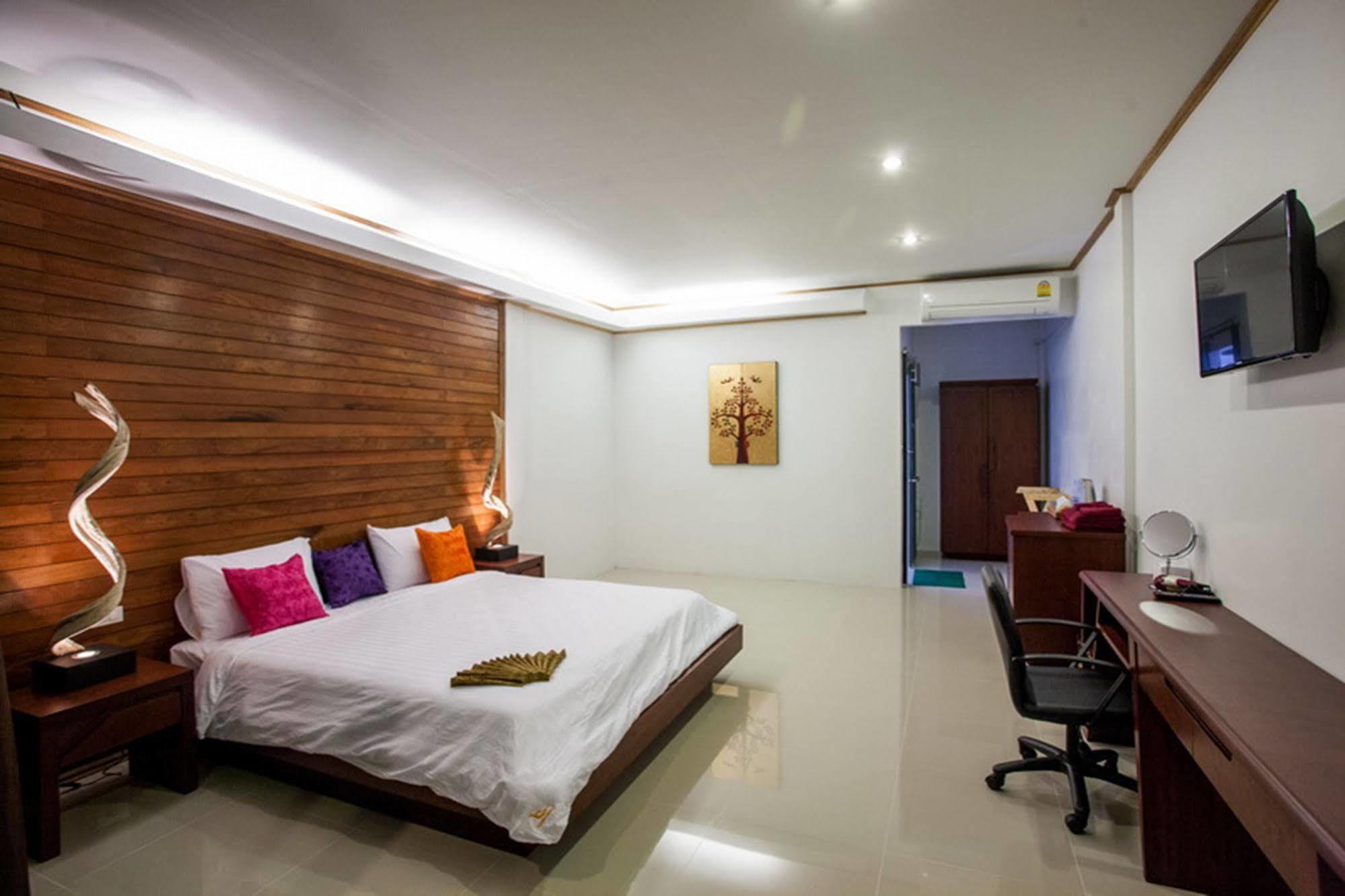 Paradise Resort 3*