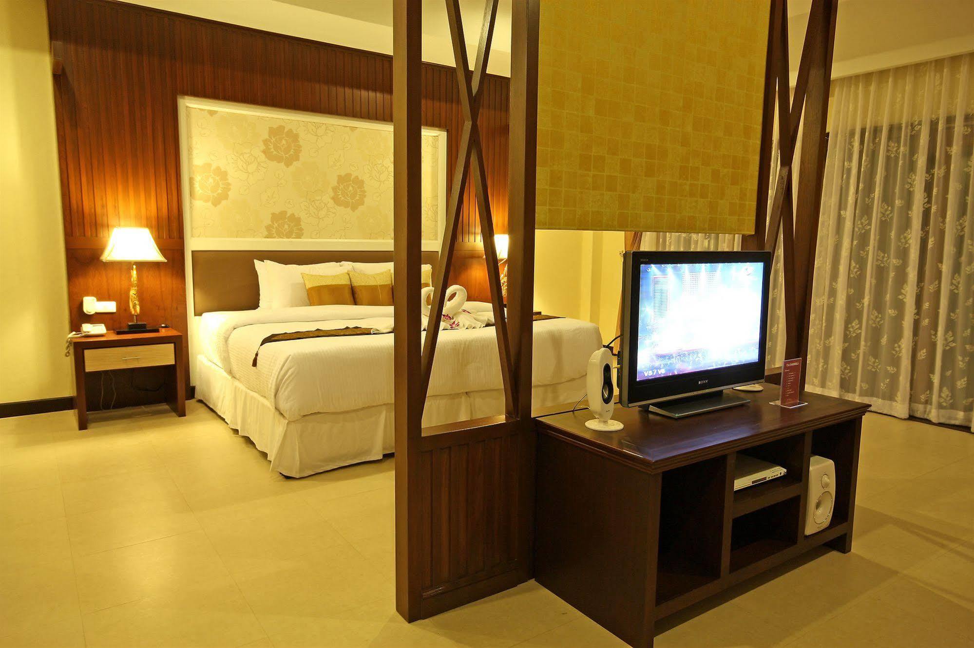 Thai Thani Pool Resort