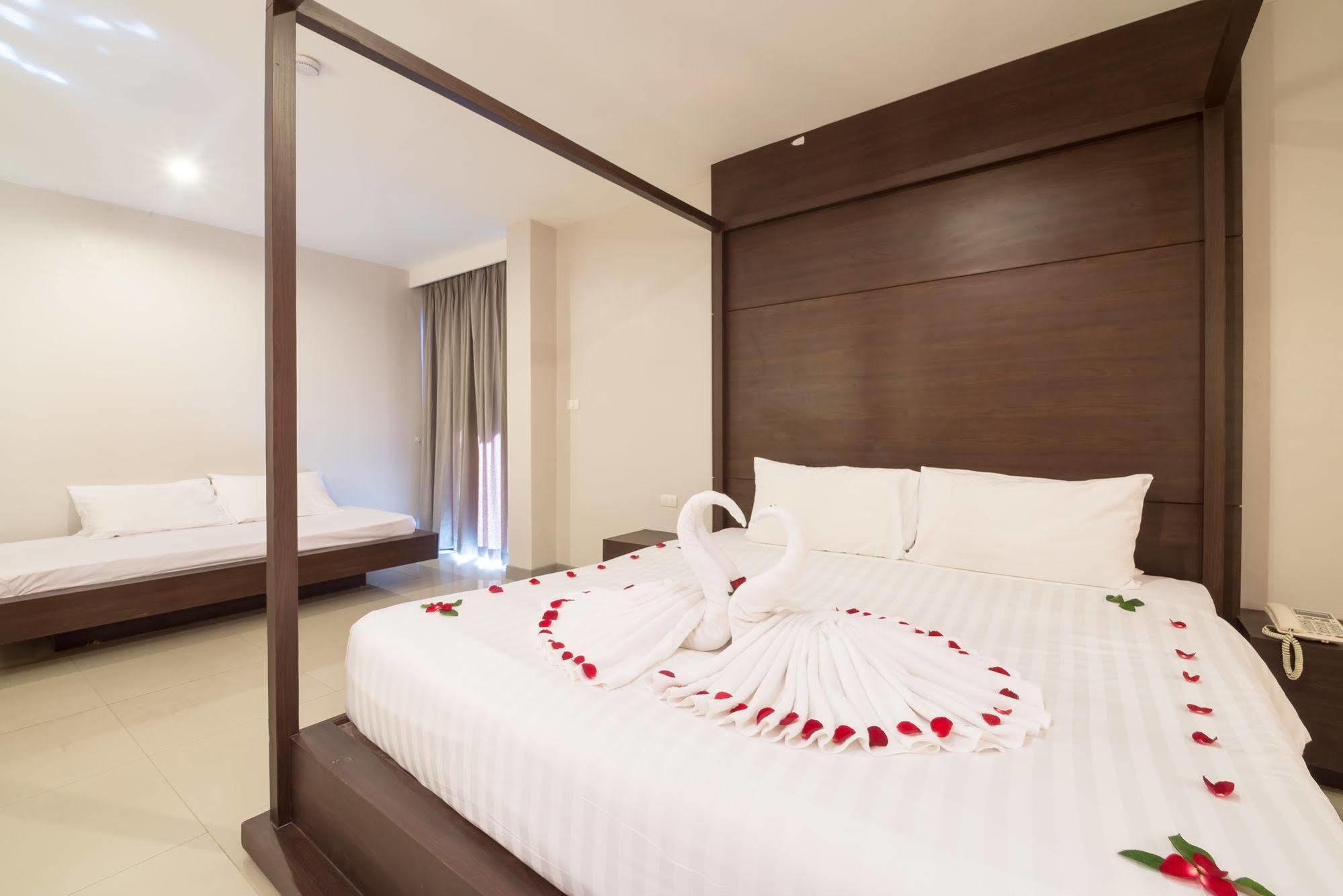 Alfresco Phuket 3*