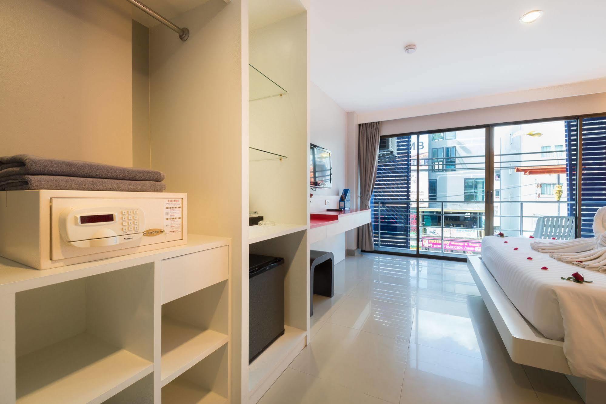 Hotel Alfresco Phuket 3*