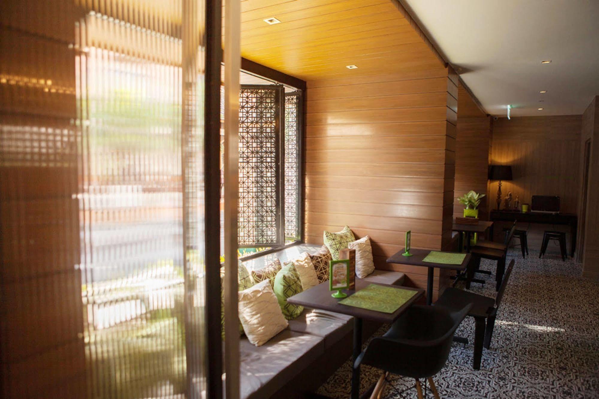 Hotel Ploen By Tolani 3*