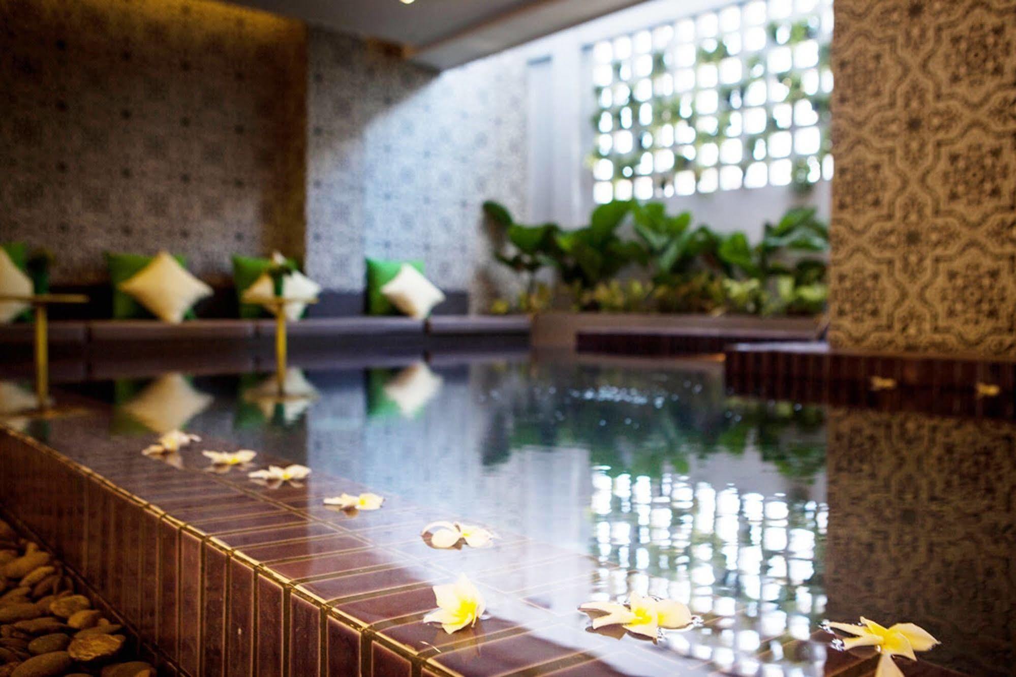 Ploen By Tolani Hotel