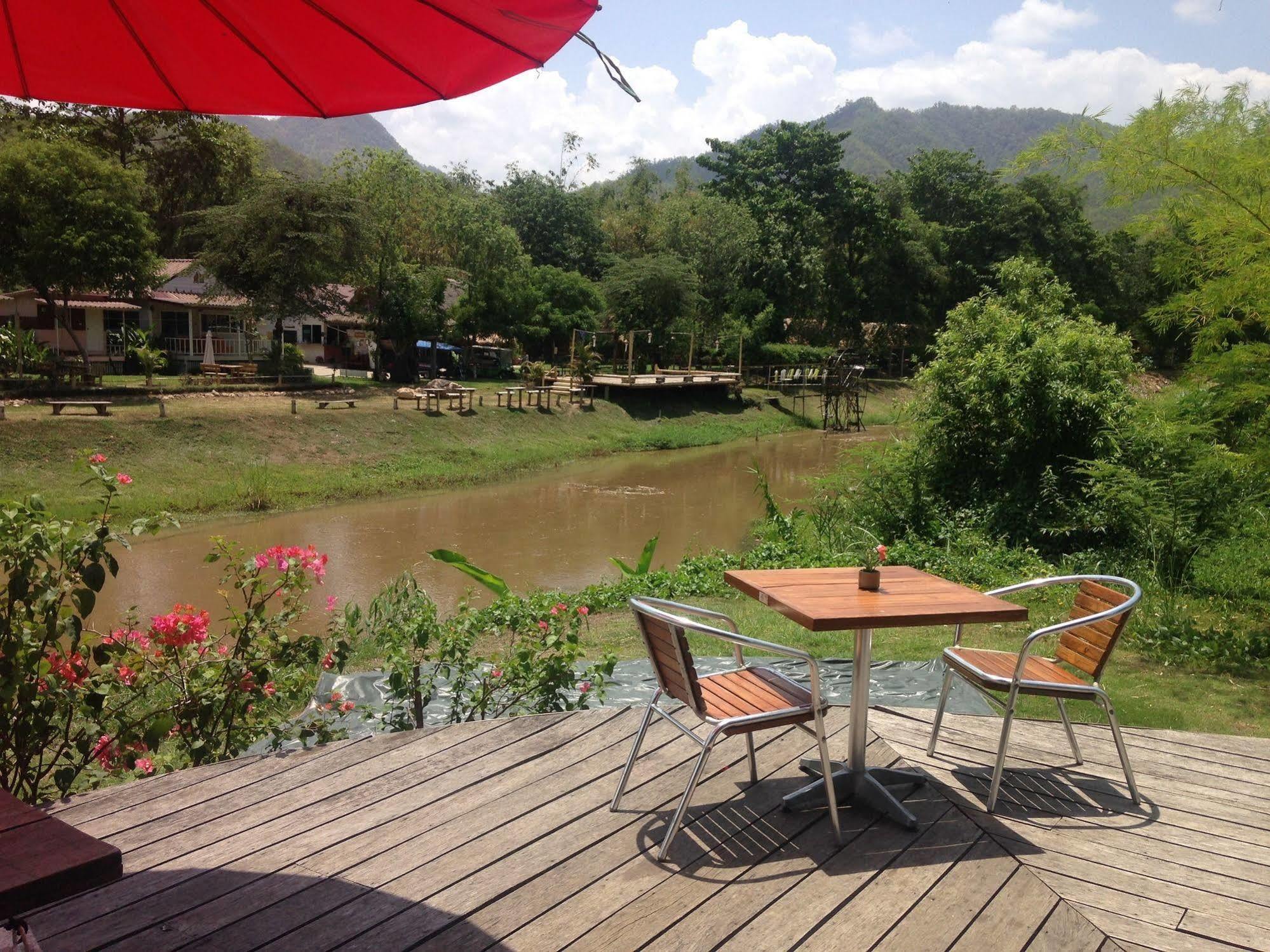 River Corner 4*
