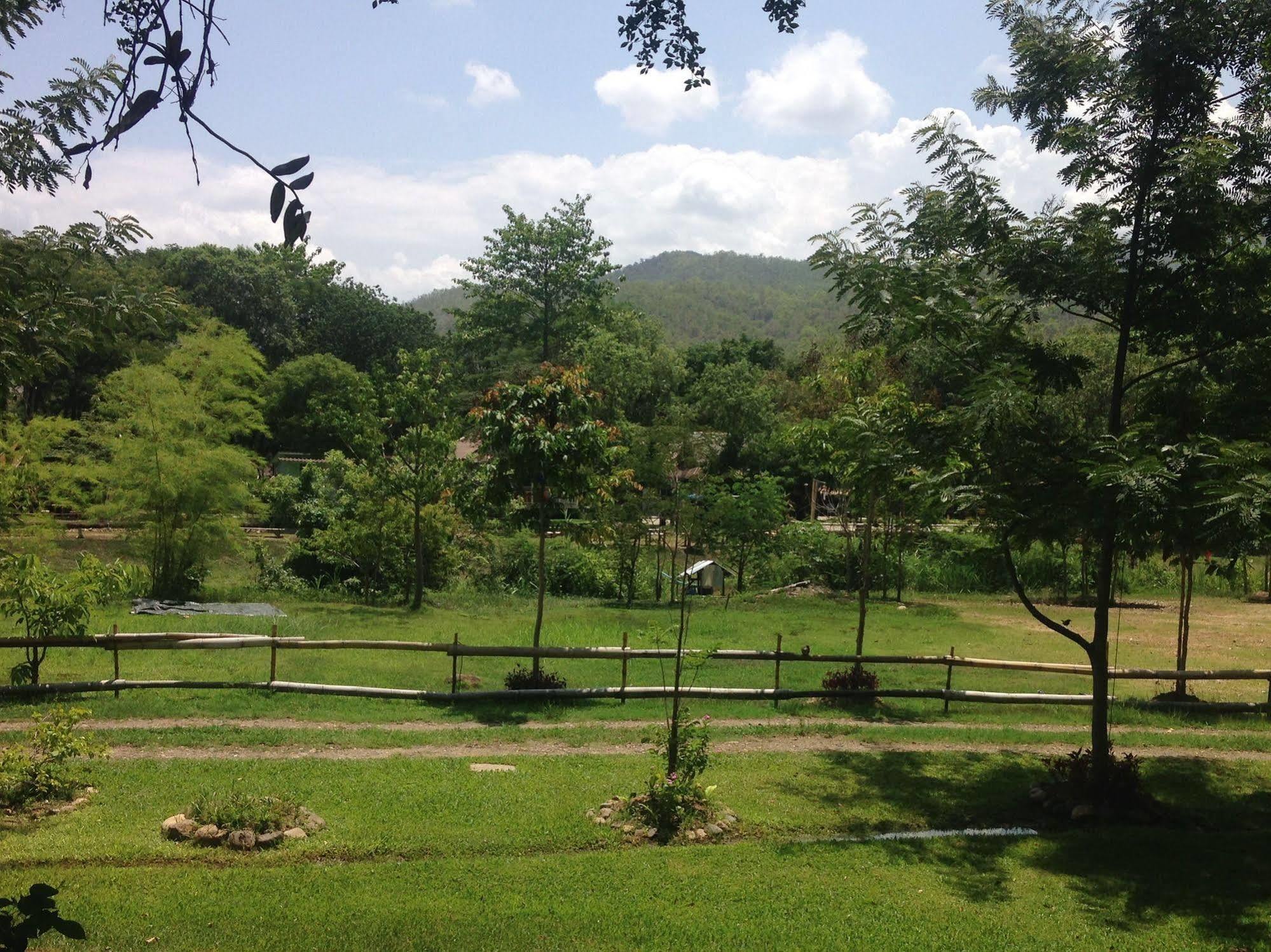 Resort River Corner 4*