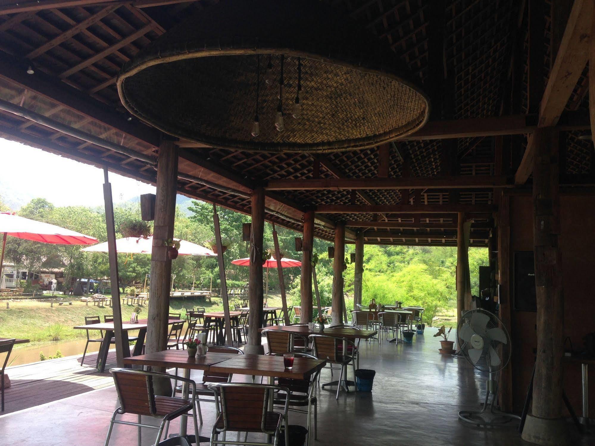 Resort River Corner Pai