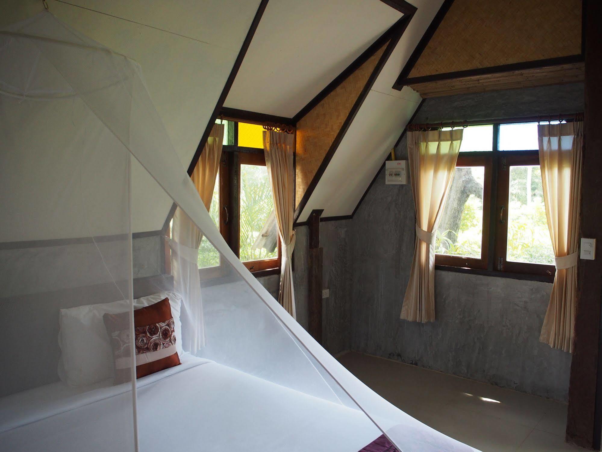 Lanta Happy Hill Resort 2*