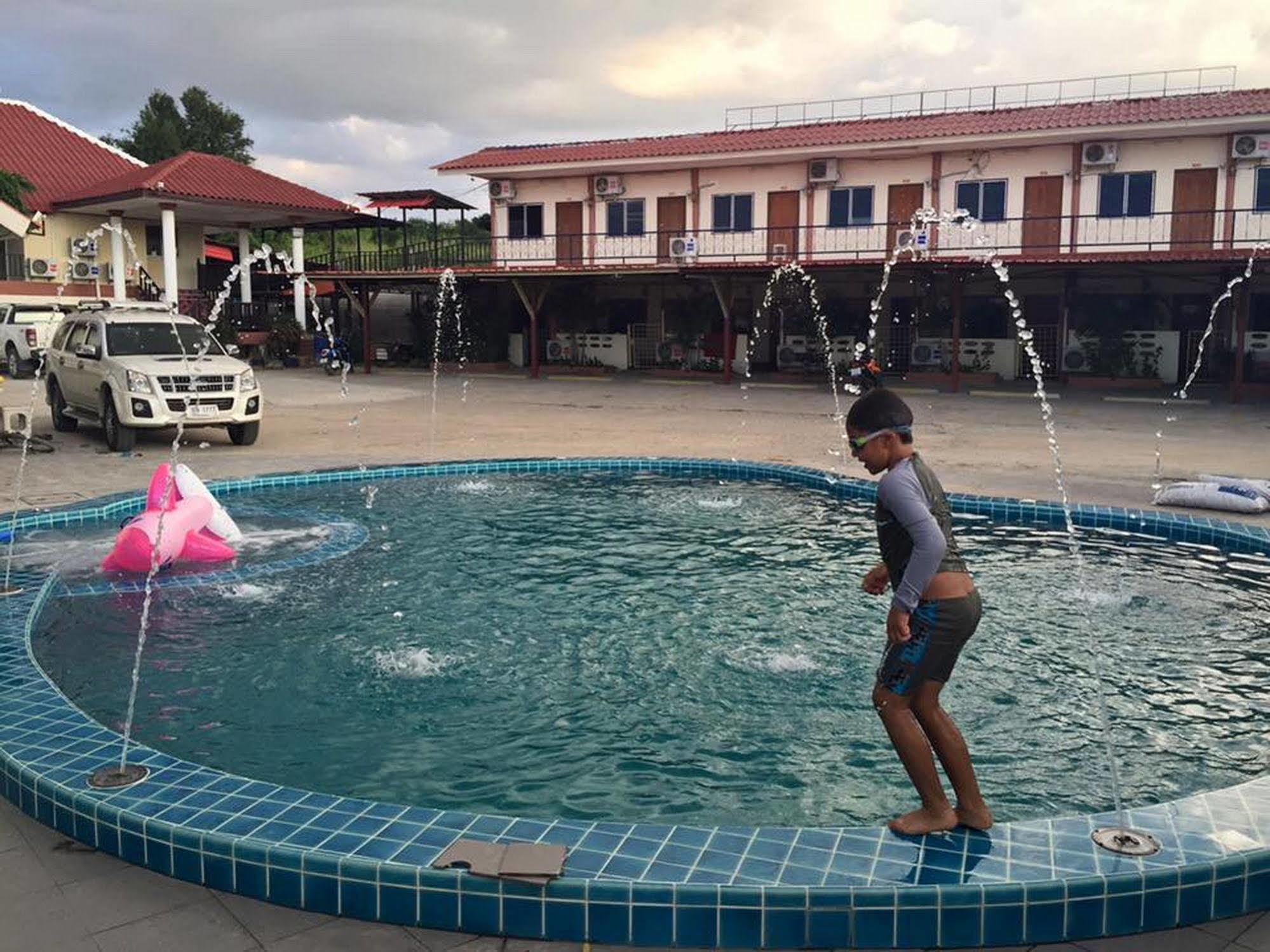 Baan Kaew Ruen Kwan Holiday park 2*