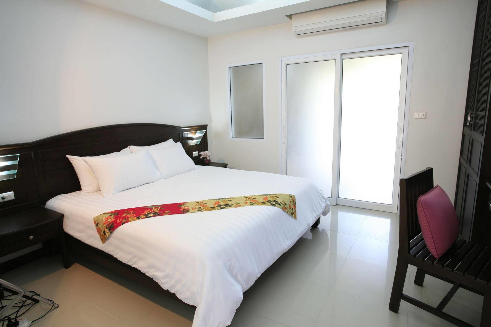Samui First House Hotel 3*