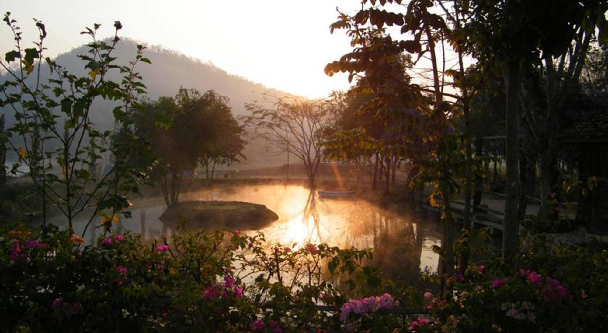 Resort River Mountain Pai