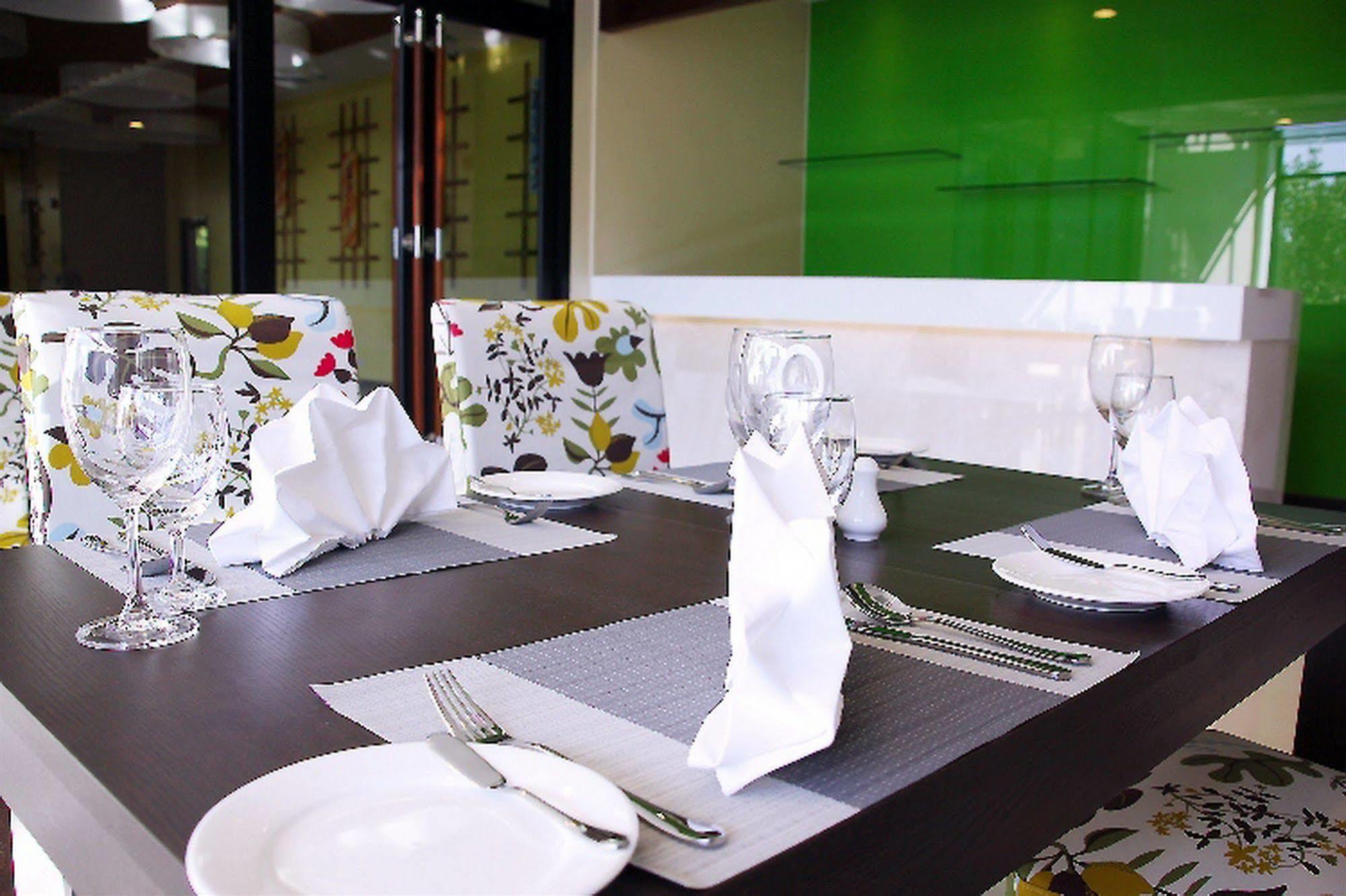 Resort Lakkhana Poolside 4*