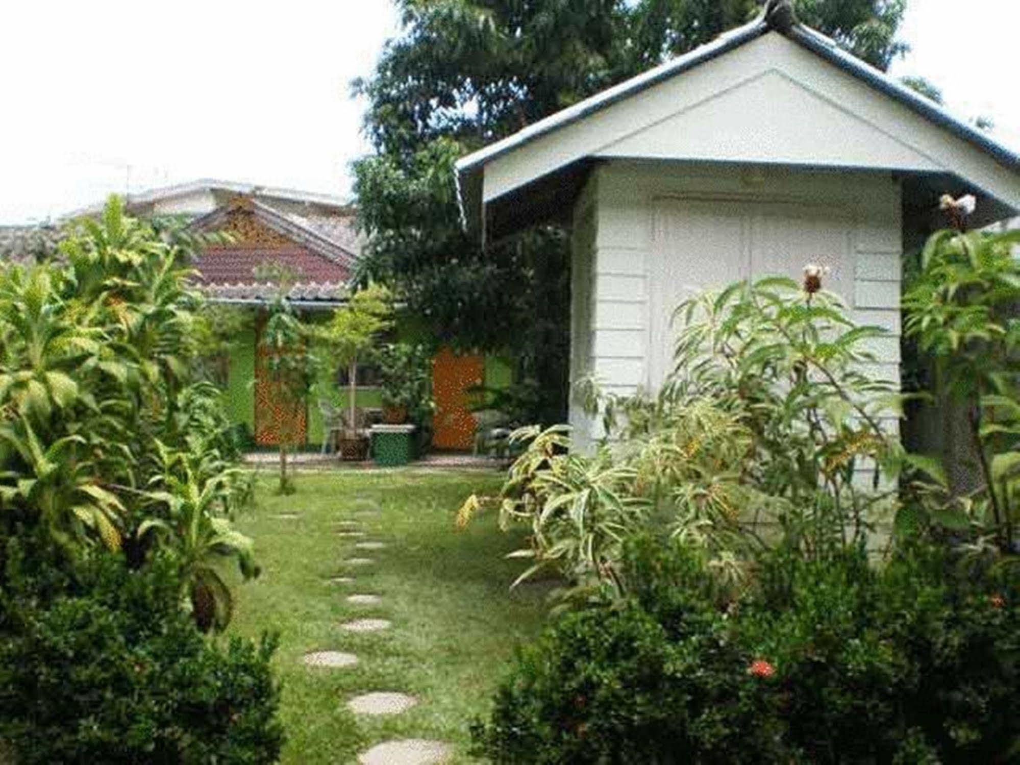 Hotel Baan Bua