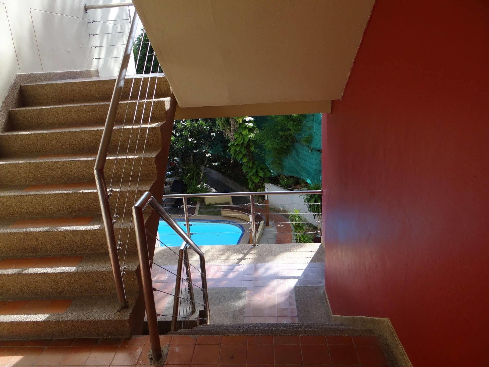 Porterhouse Beach Hotel Patong