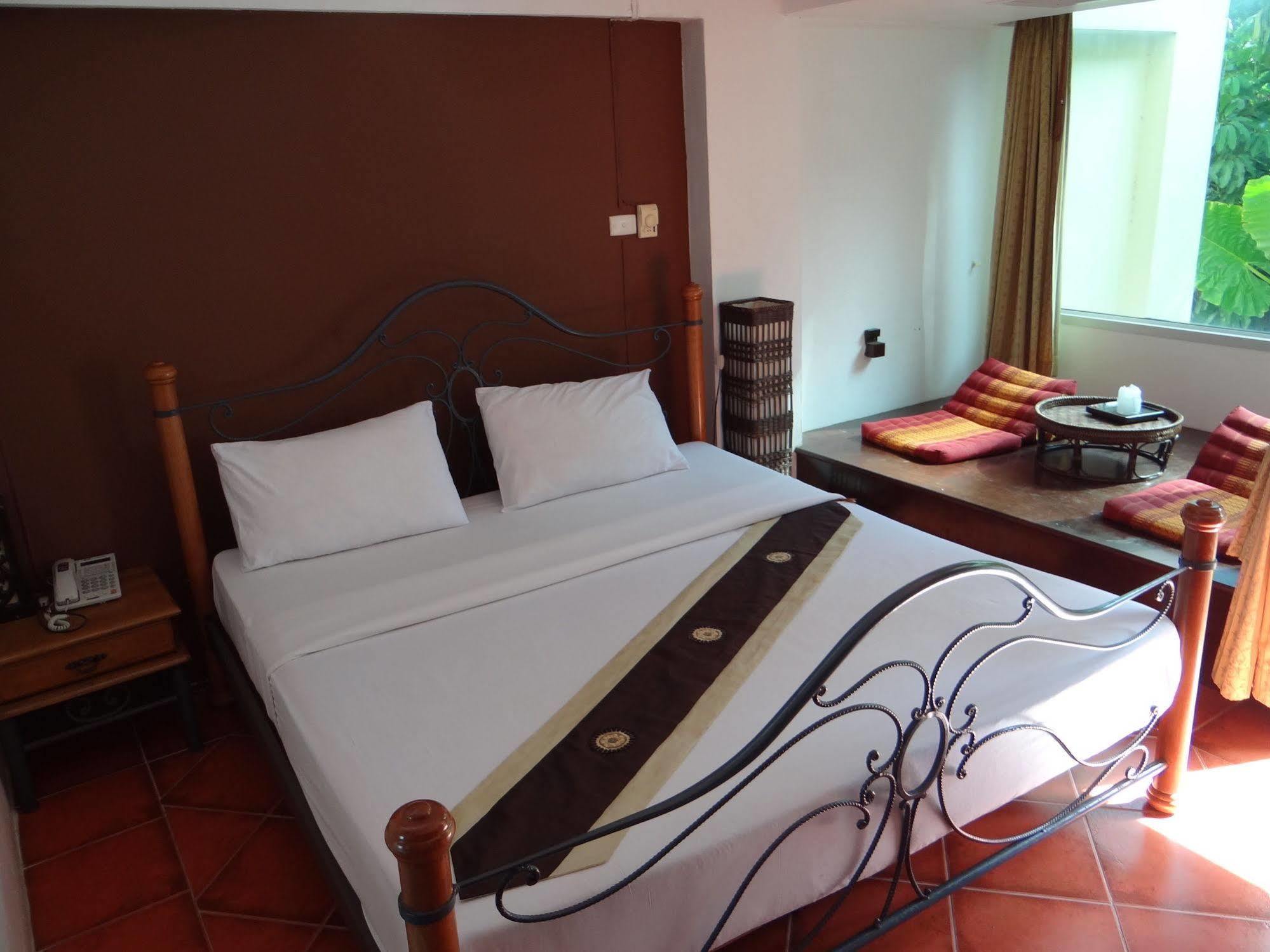 Porterhouse Beach Hotel Patong