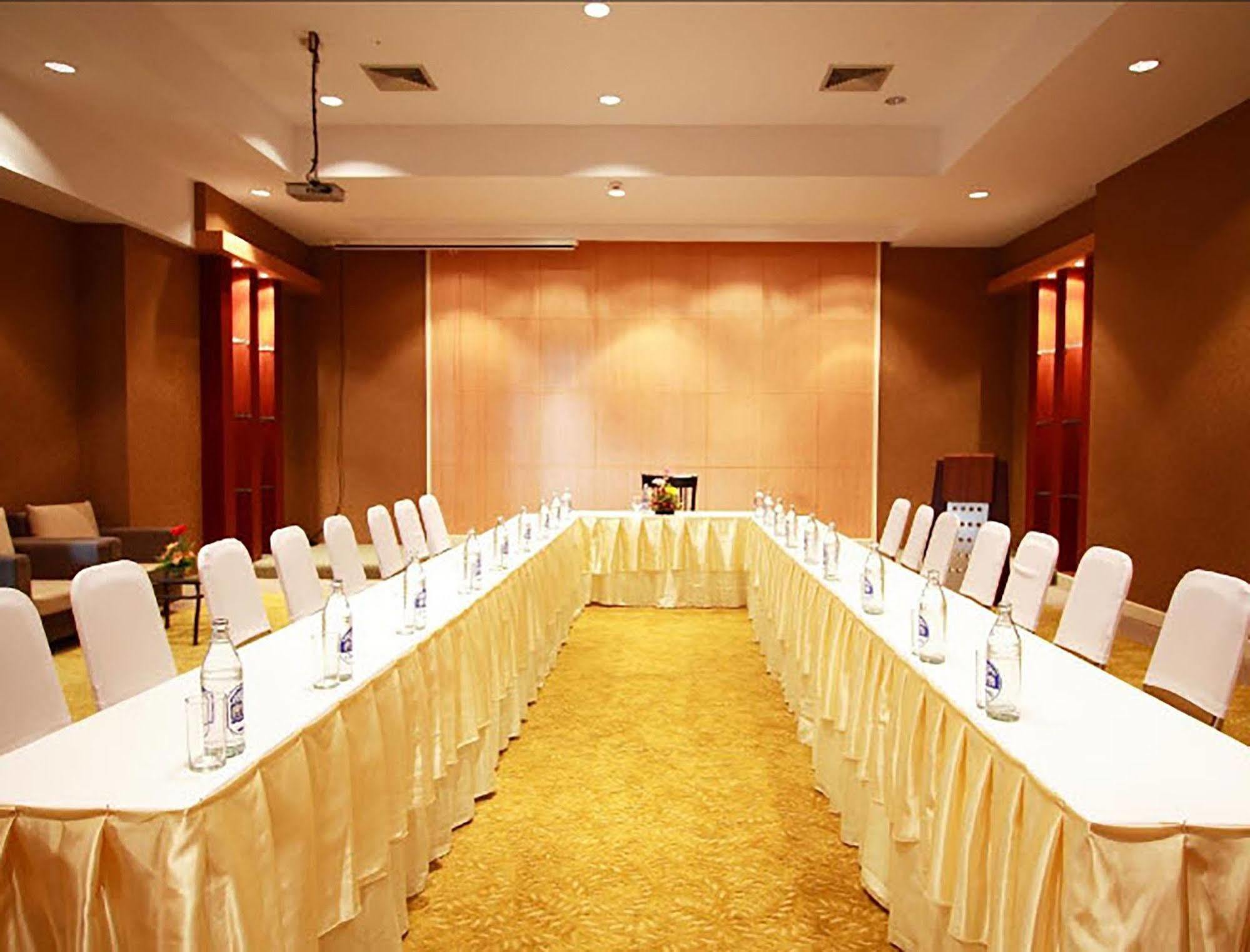 Golden Crown Grand Hat Yai