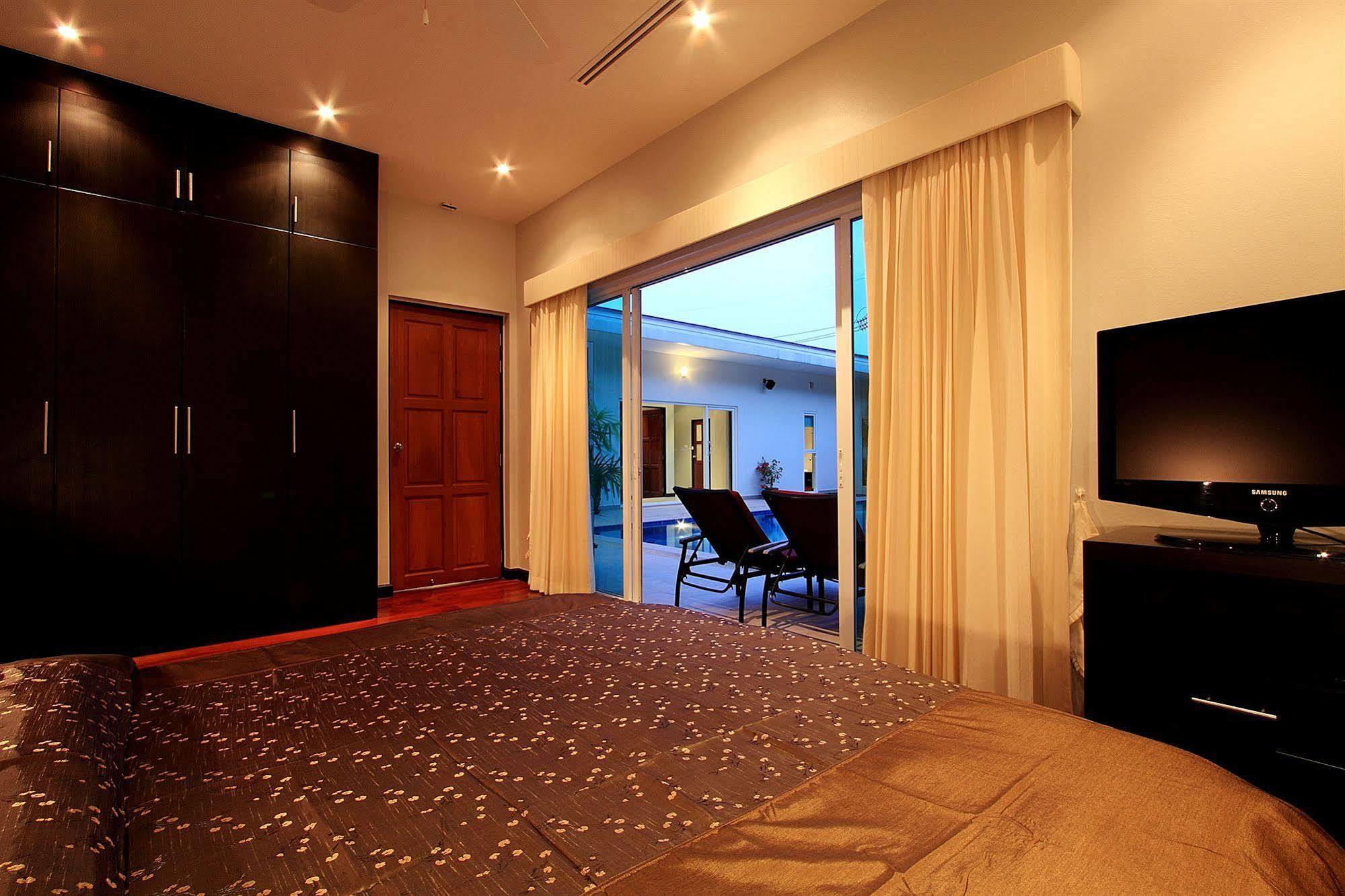 Villa Phuket Lagoon Pool *