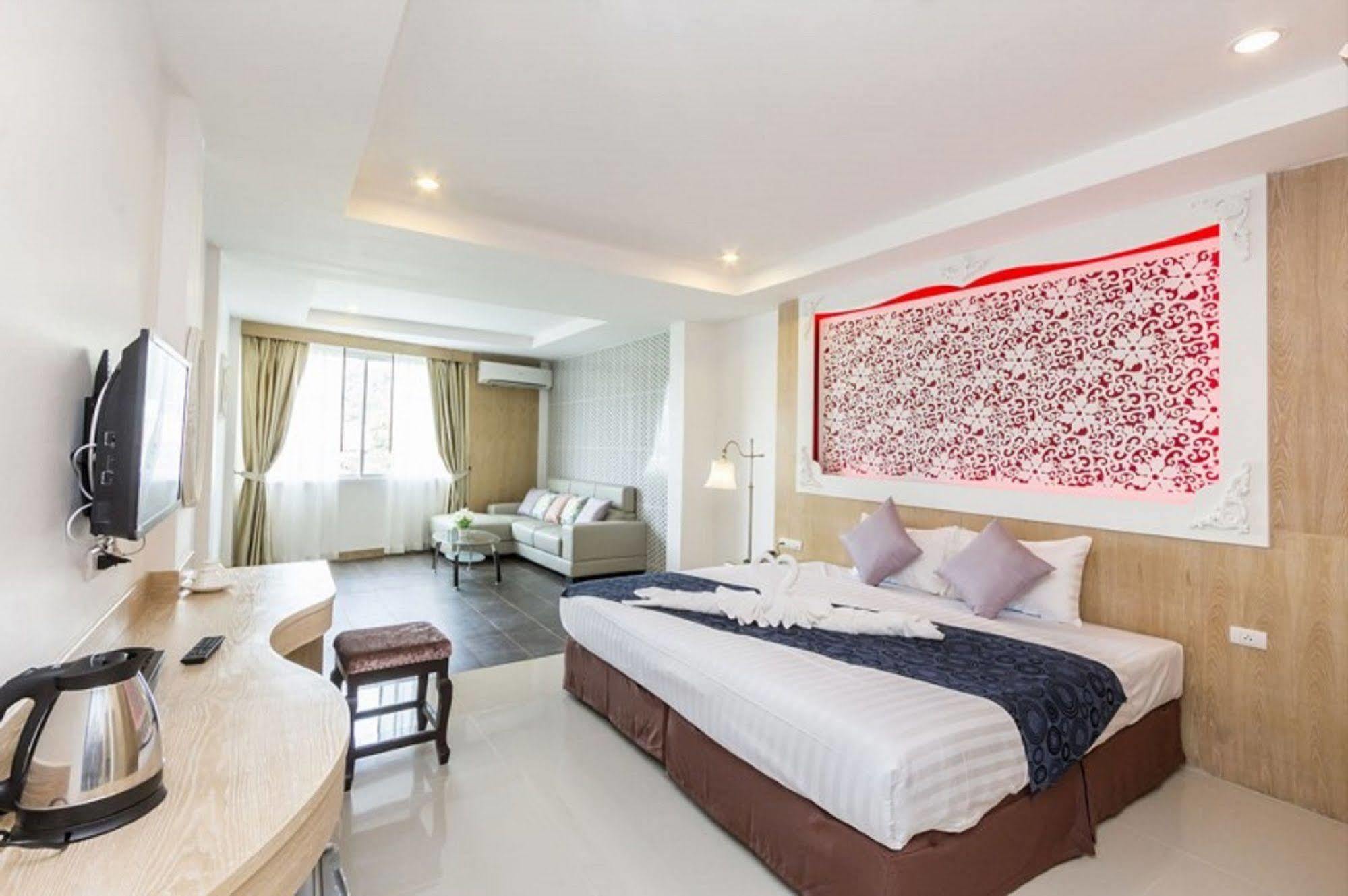 Hotel Triple Three
