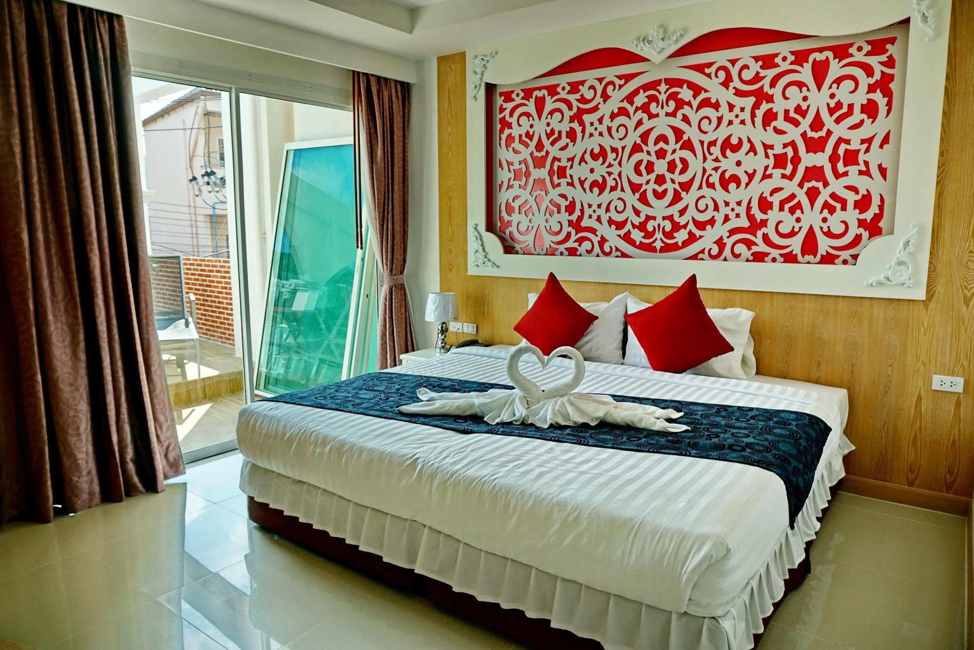 Hotel Triple Three 3*