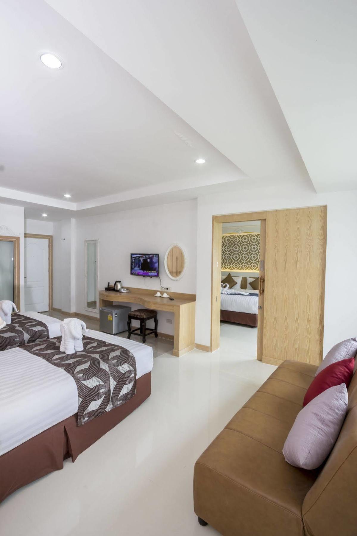 Hotel Triple Three 3*