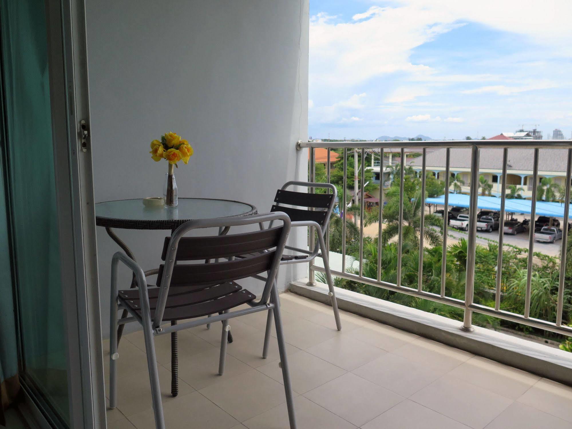 Oyo 829 Royal Thai 2*