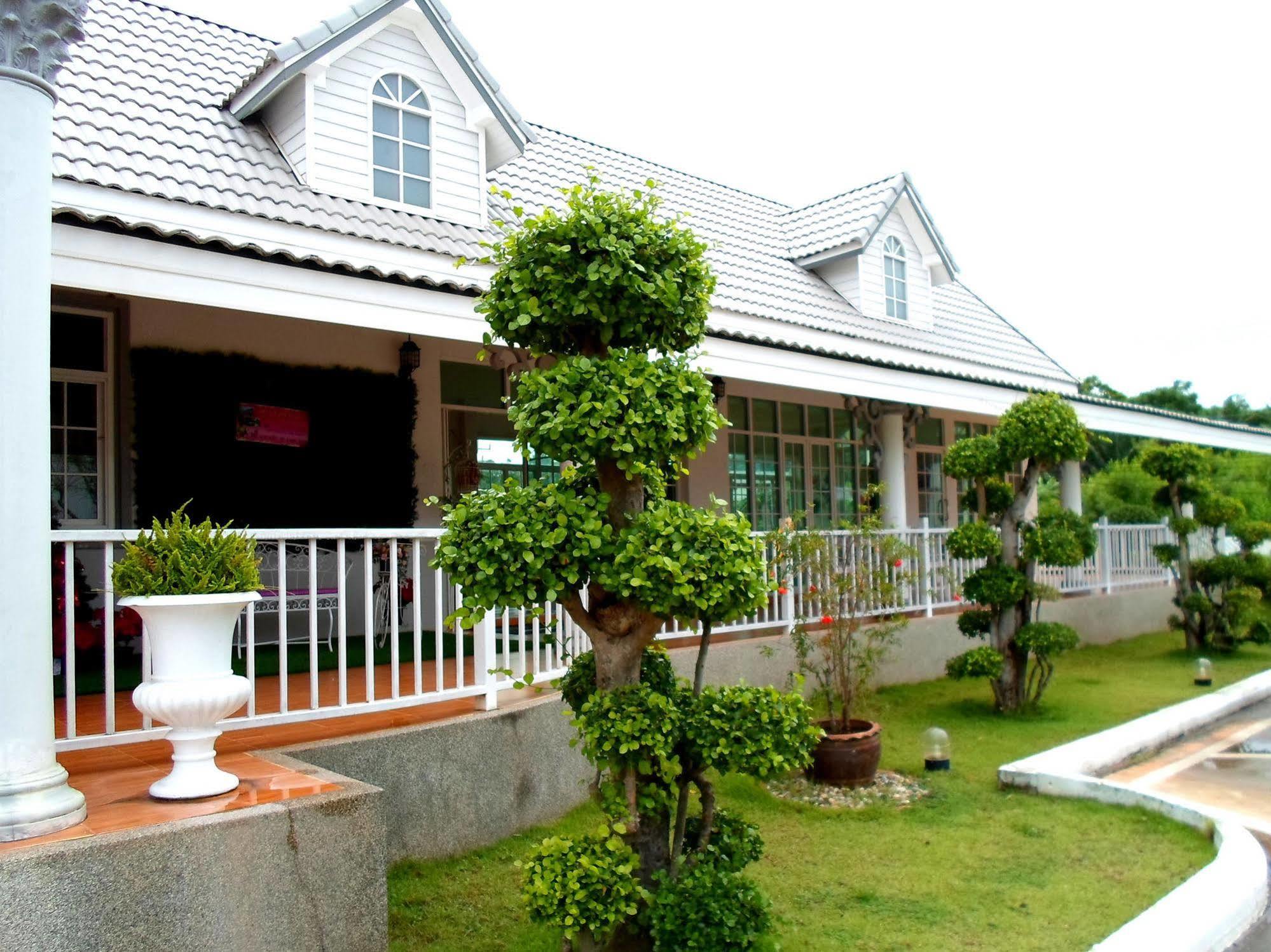 Janrapat And Hotel 3*