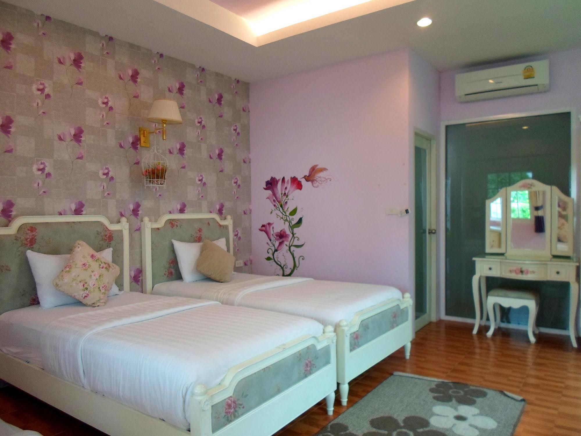 Janrapat And Hotel 3*