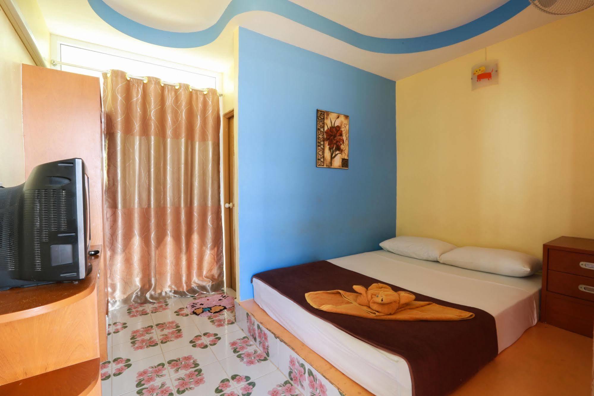 Amonrada House Hostel *