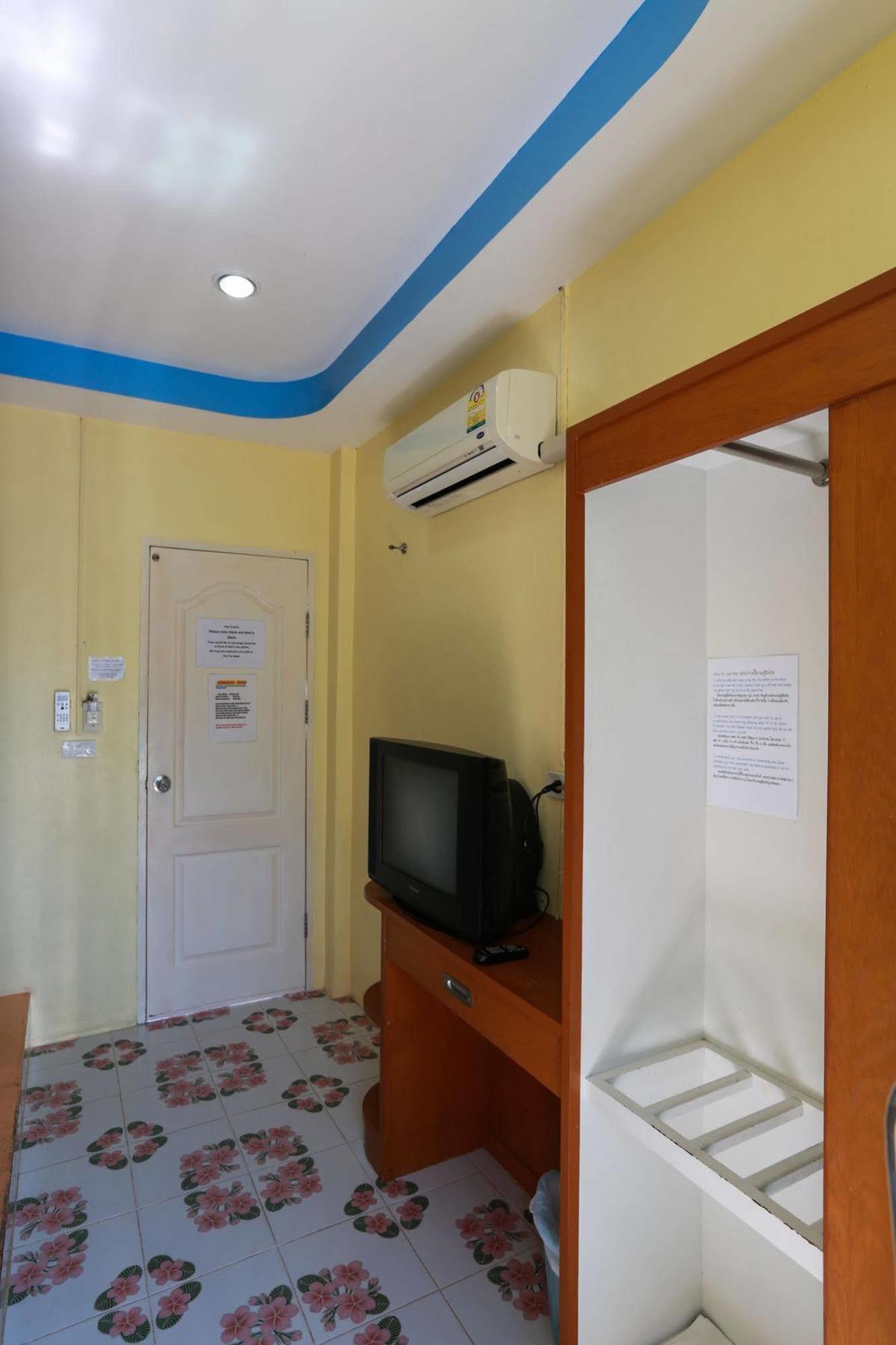 Amonrada House Hostel