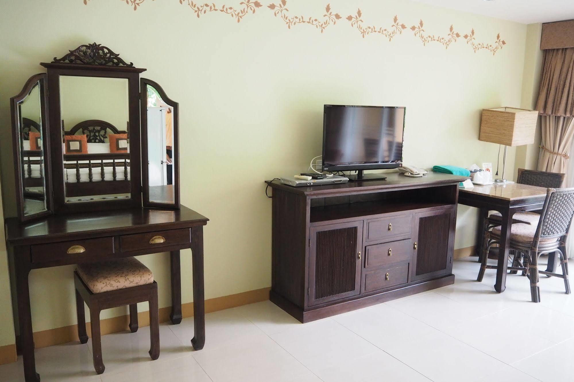 Hotel Thongbura 4*