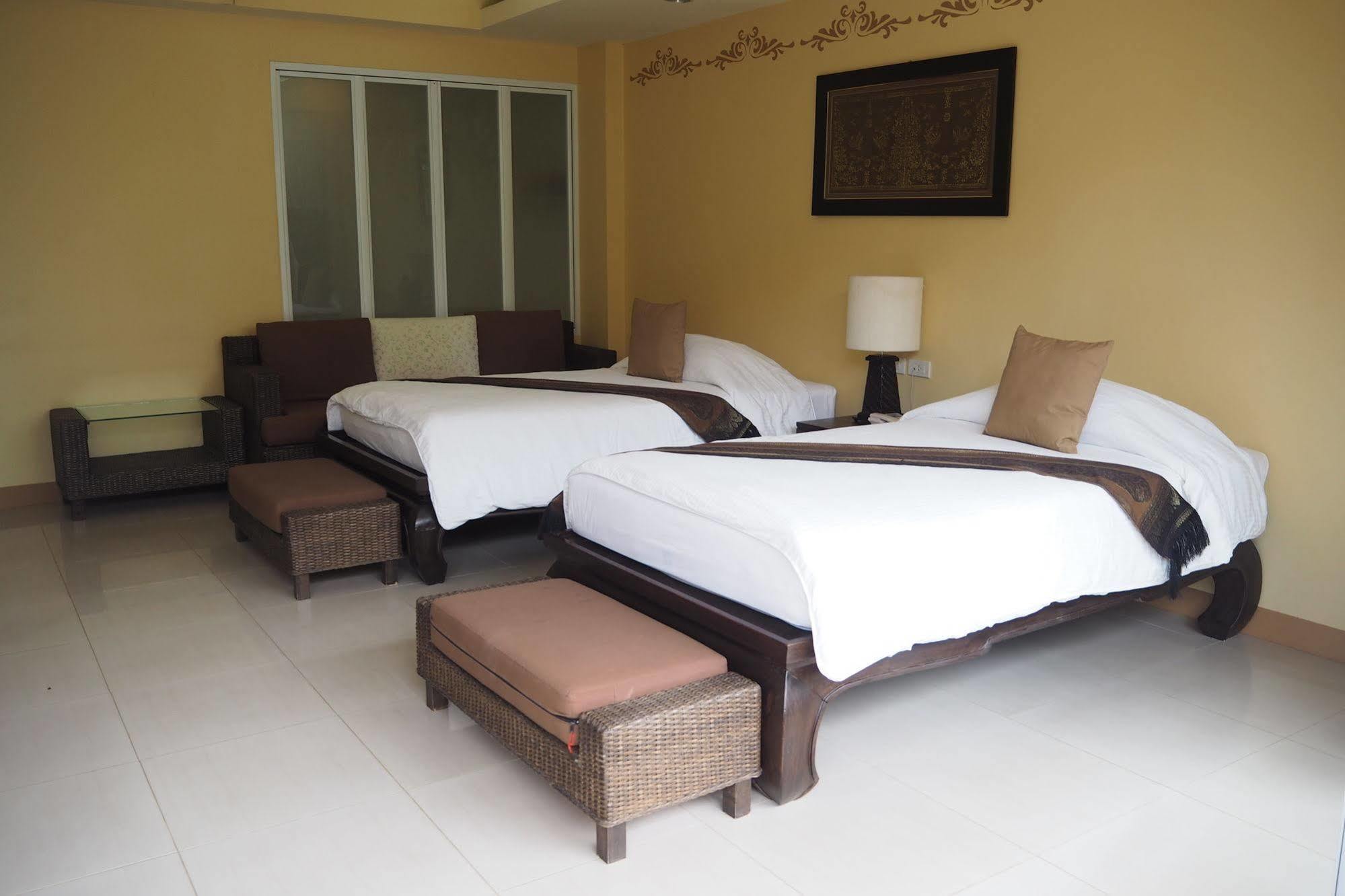 Hotel Thongbura 4*
