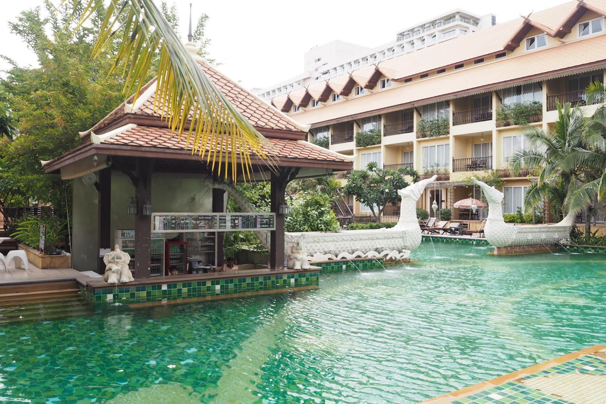 Thongbura Hotel 4*