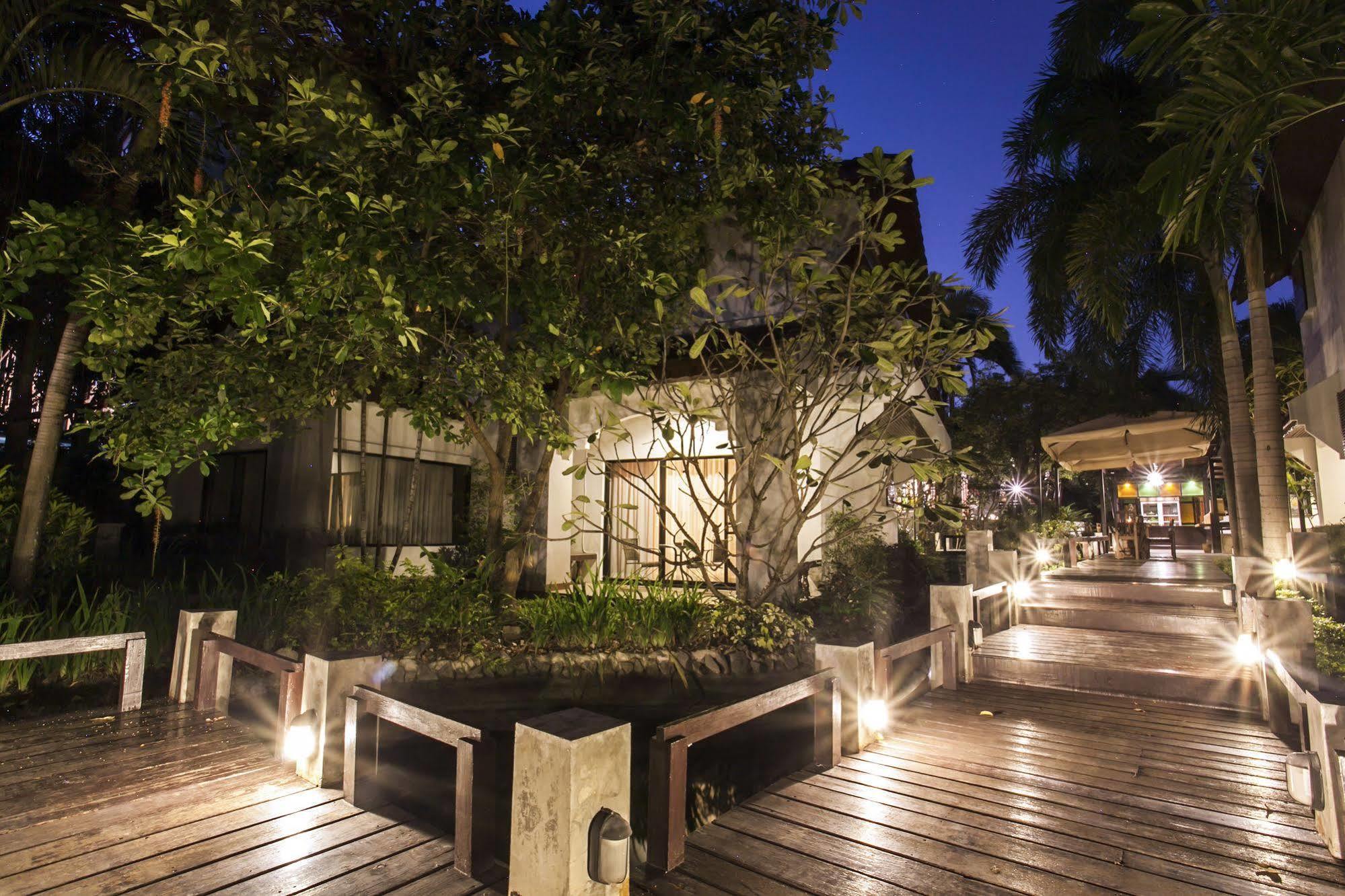 Rim Tara Boutique