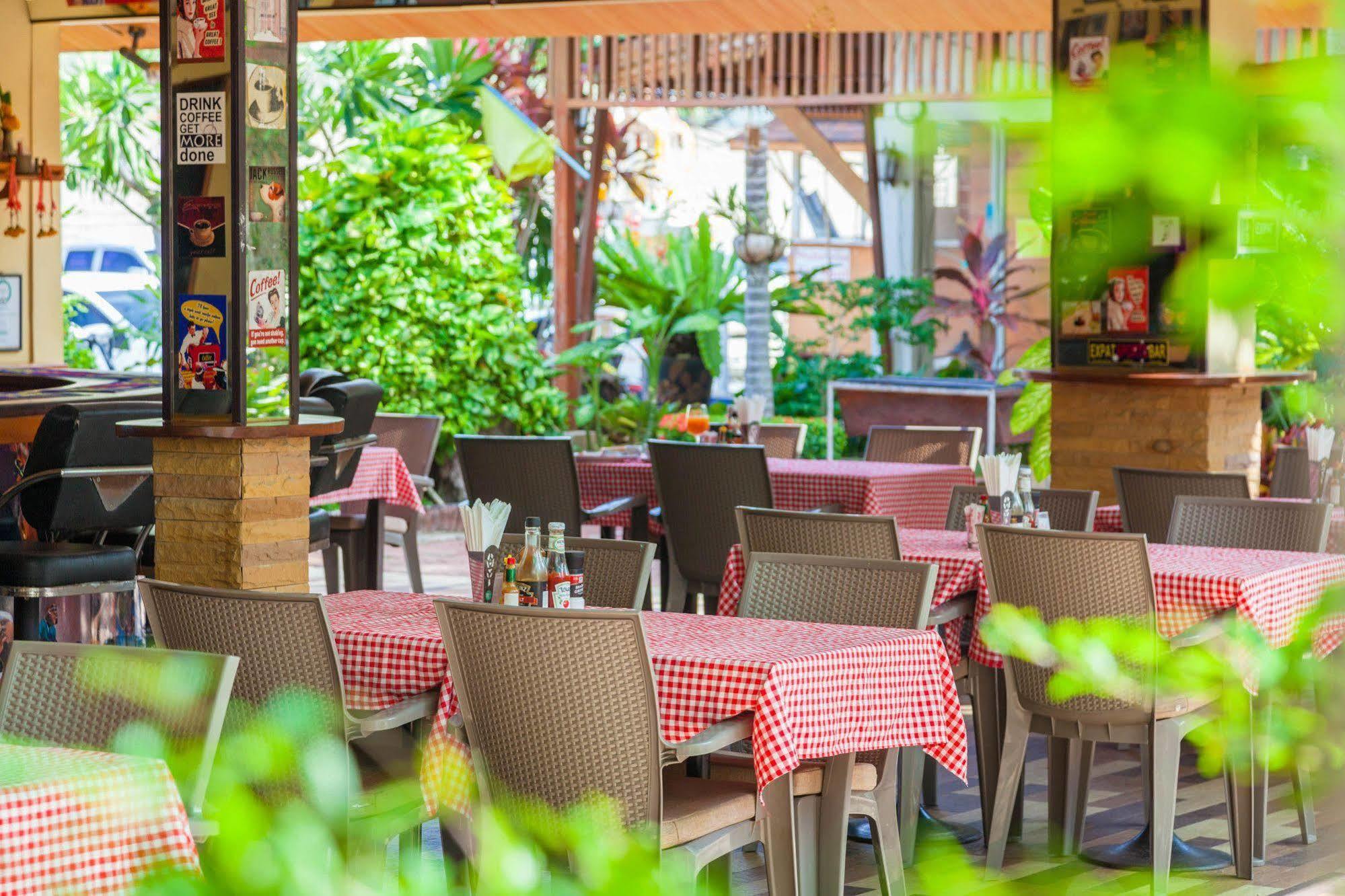 Hotel The Expat 3*