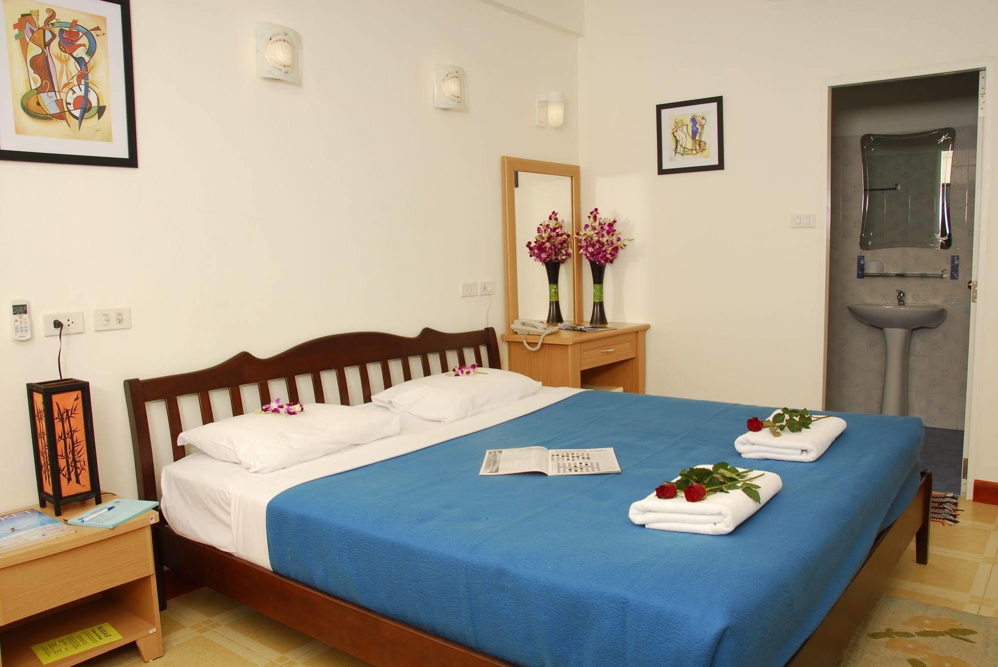 Hotel The Expat Patong
