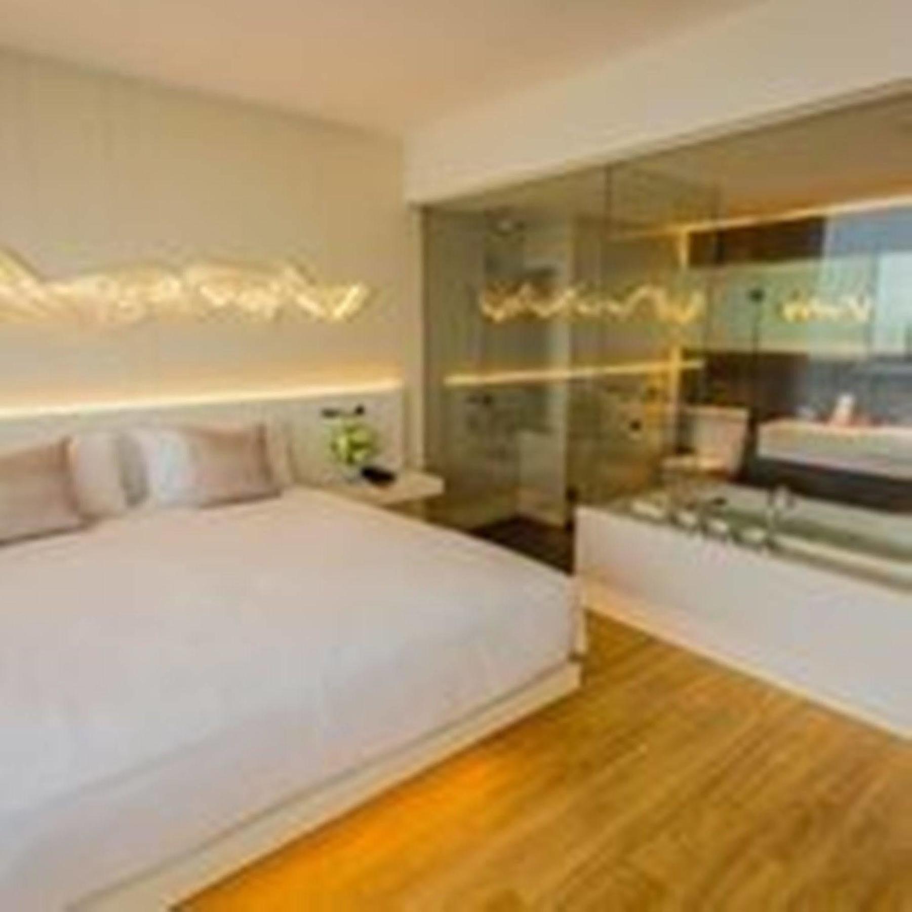 Hotel Crystal Yai