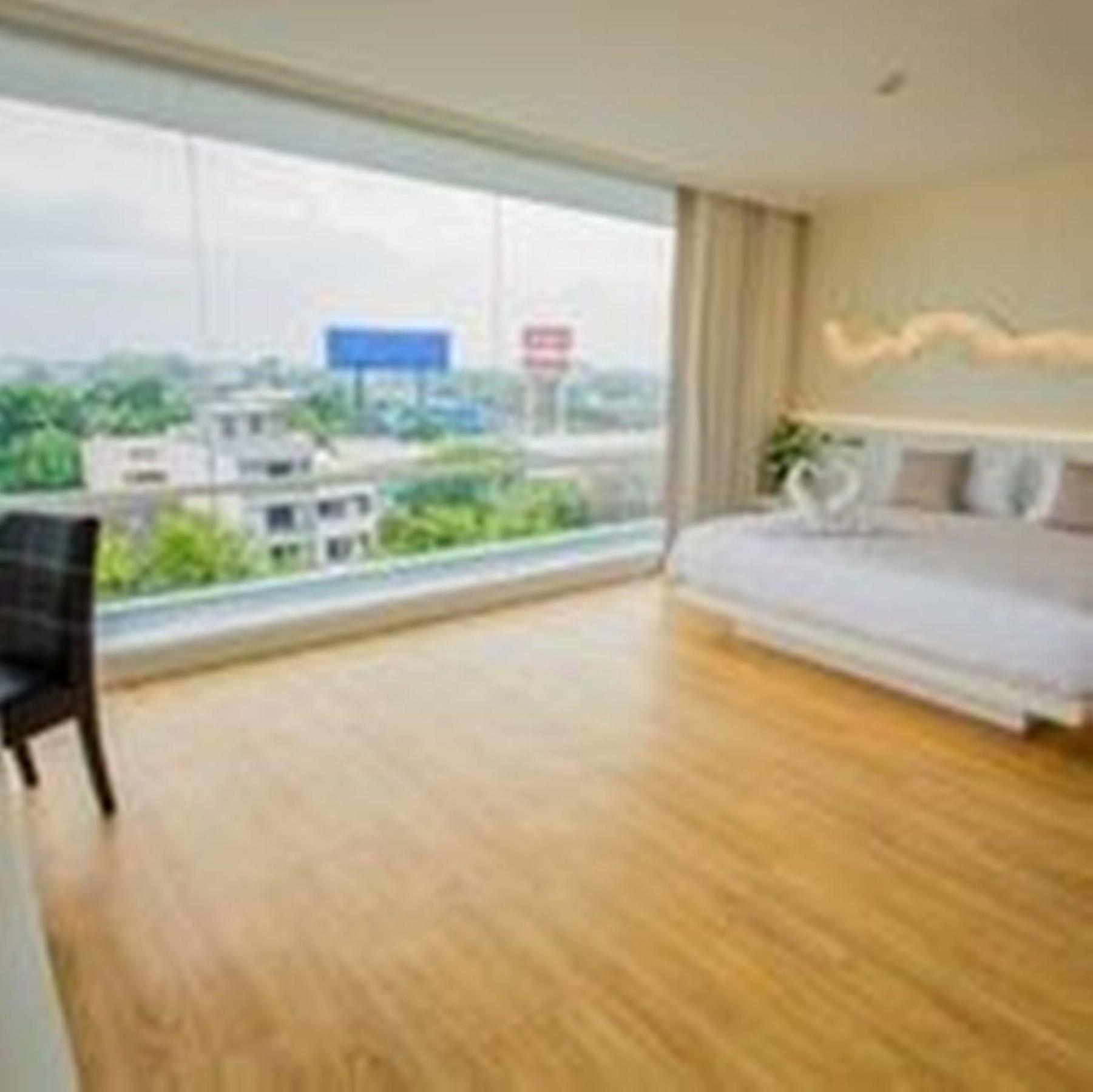 Crystal Yai Hotel