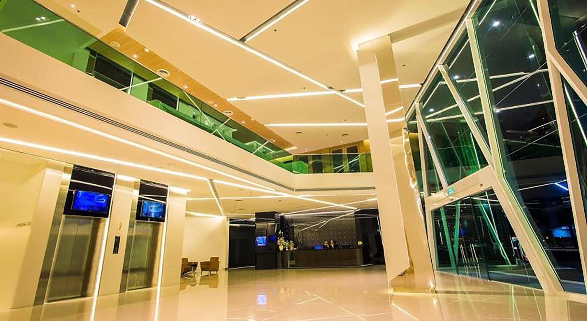 Crystal Yai Hotel 4*