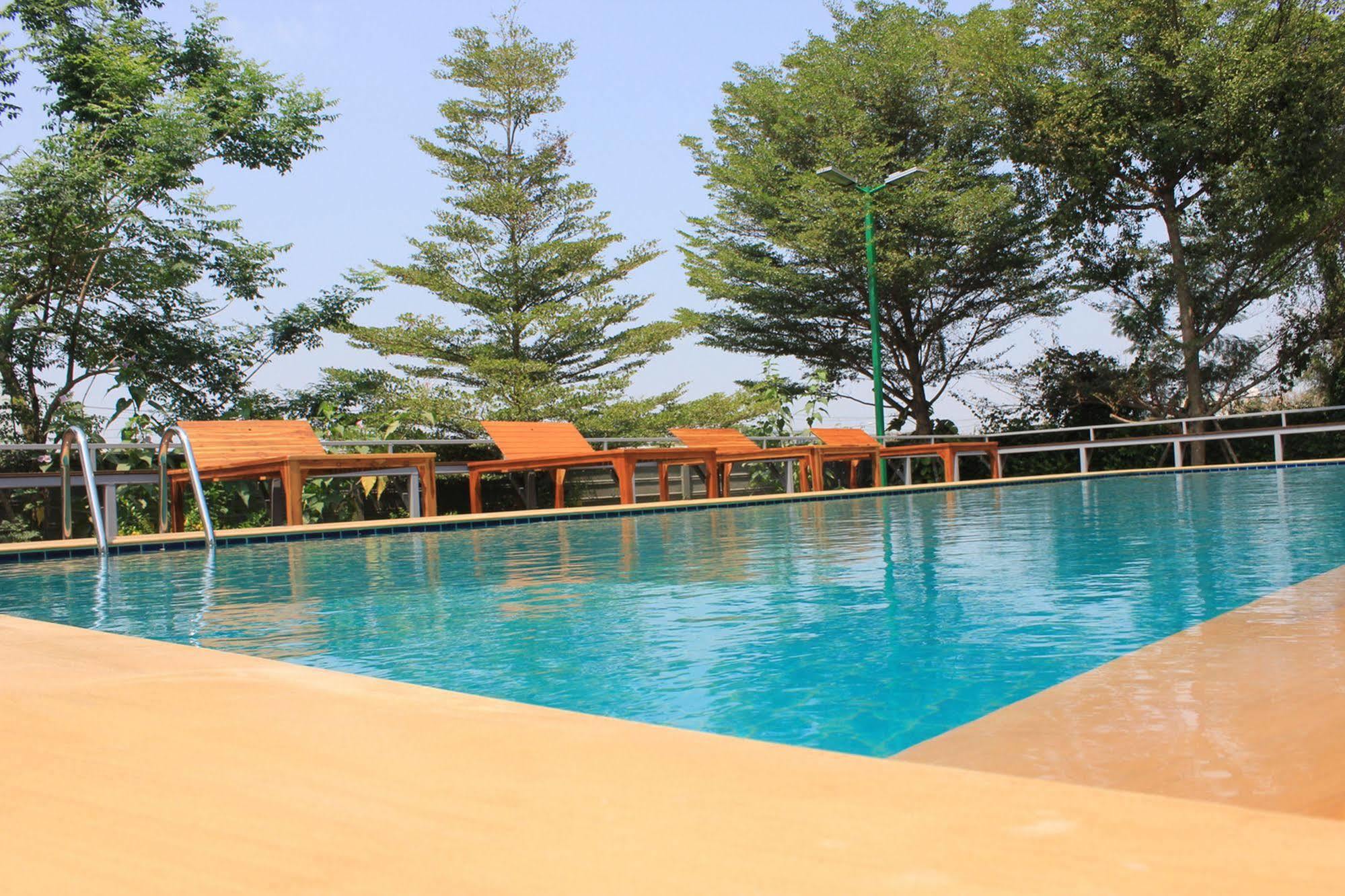 Ny And Hotel Bang Bo