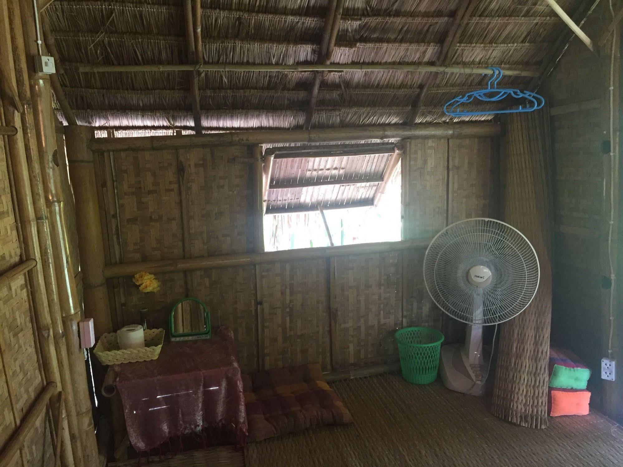 Bamboo Hut Resort *