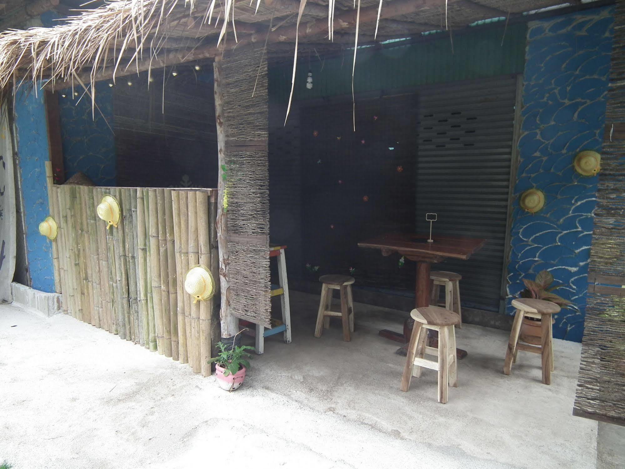 Bamboo Hut Resort *