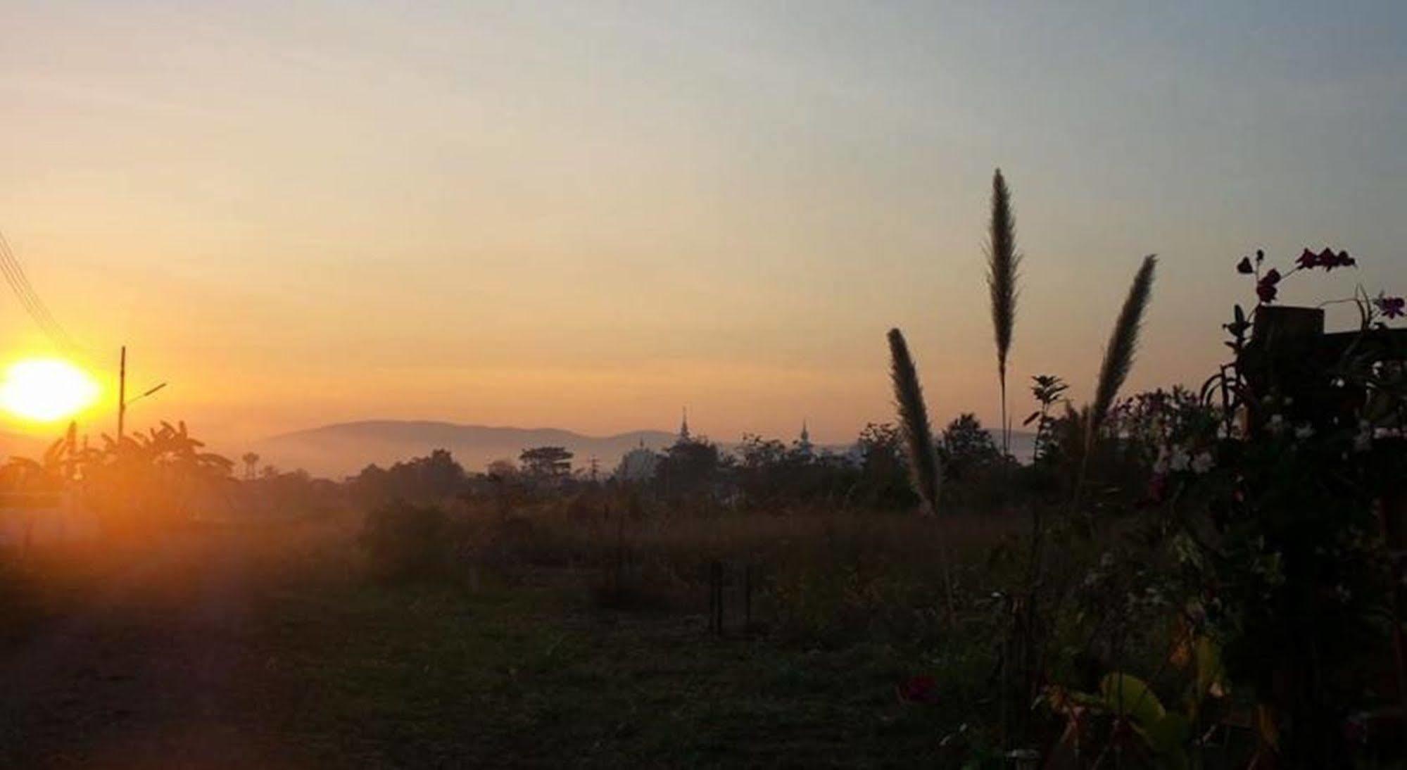 Heun Baan Rong Khun Chiang Rai