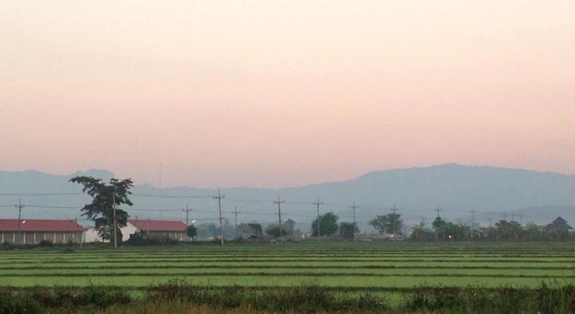 Heun Baan Rong Khun Chiang Rai