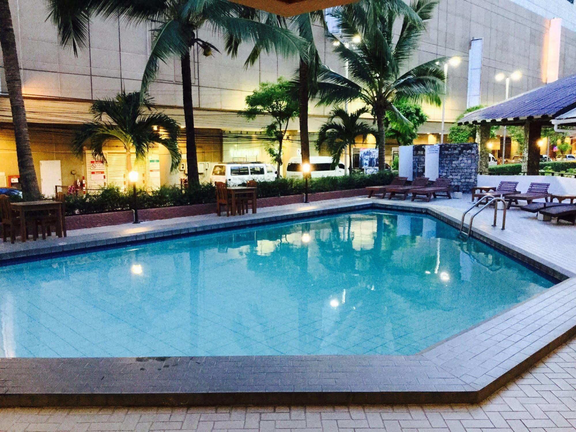Hotel At Nine