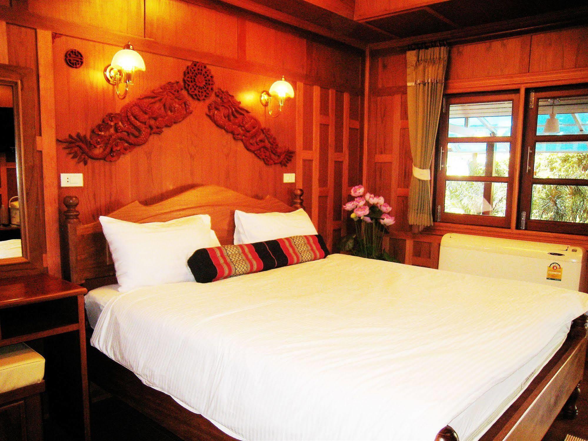 Jj & Hotel Phi Phi Don