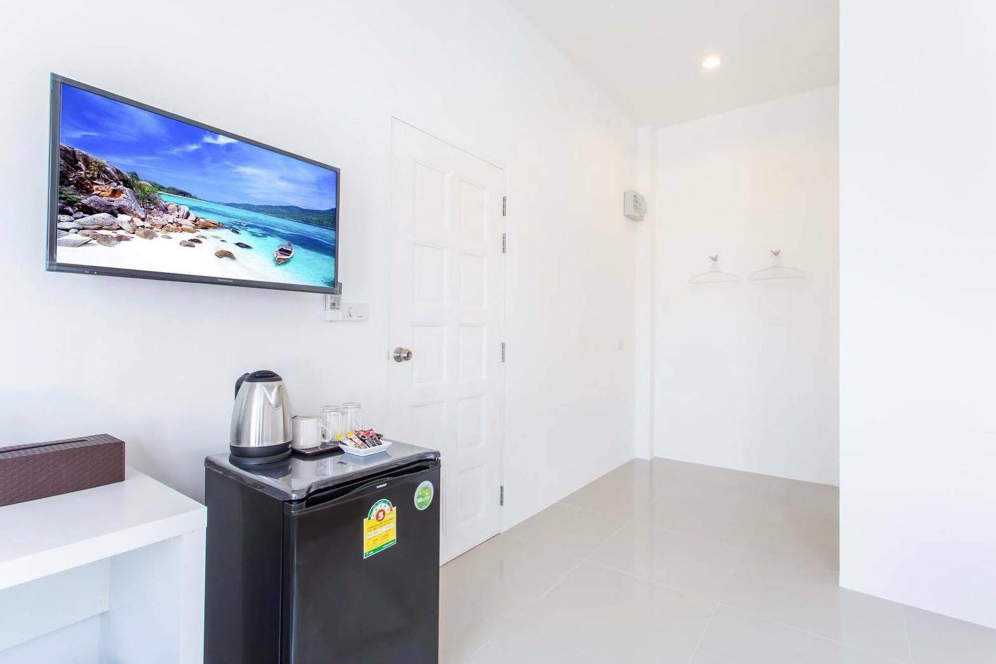 Hotel The Way Phuket 3*