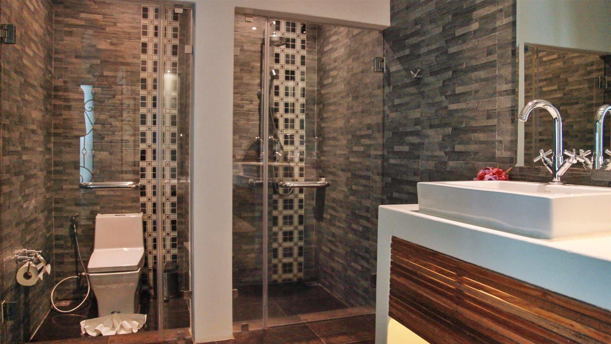 Monkey House Hotel 3*