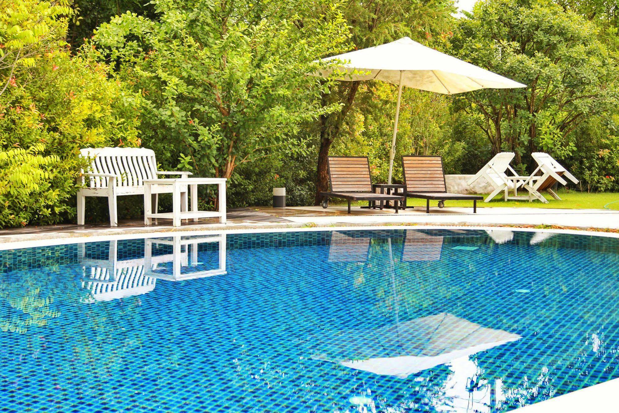 Monkey House Hotel 3*